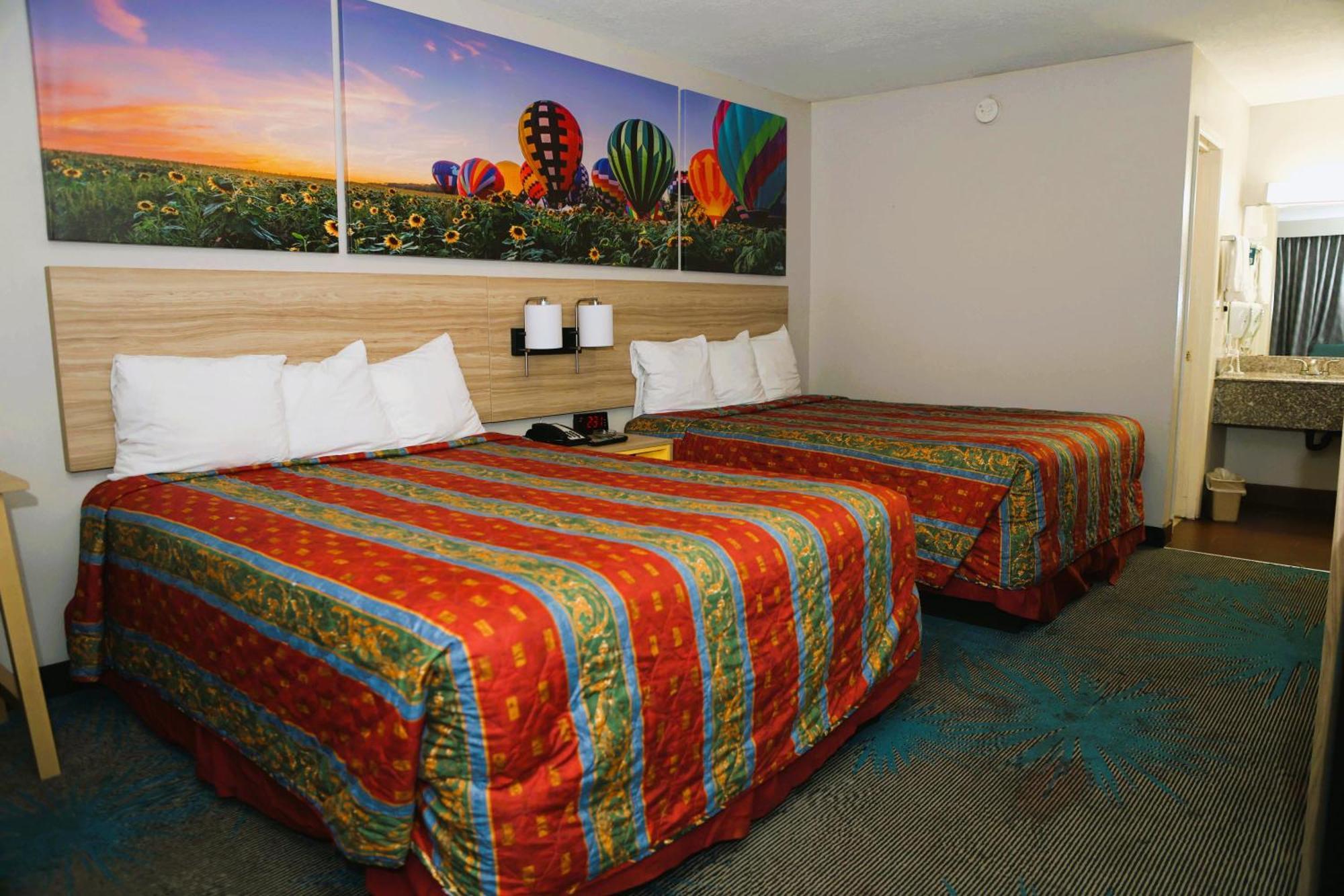 Queen Room Two Queen Beds Smoking