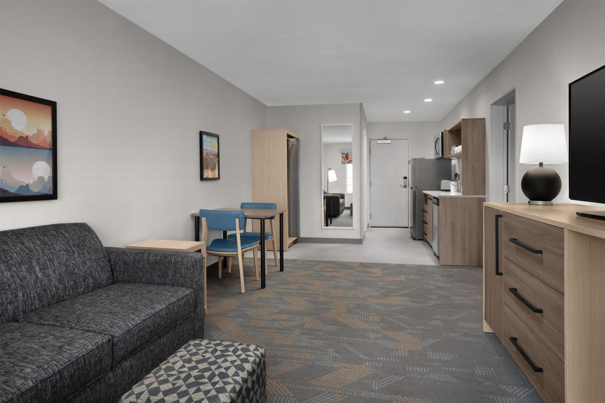 One-Bedroom King Suite