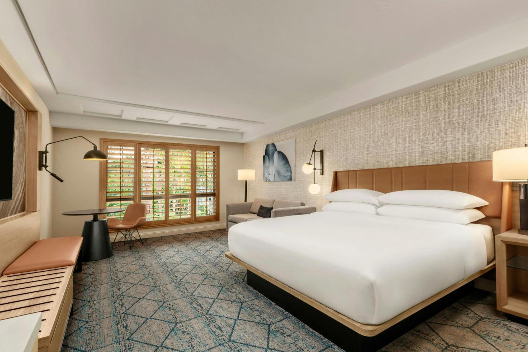 Larger Guest room 1 King Garden view