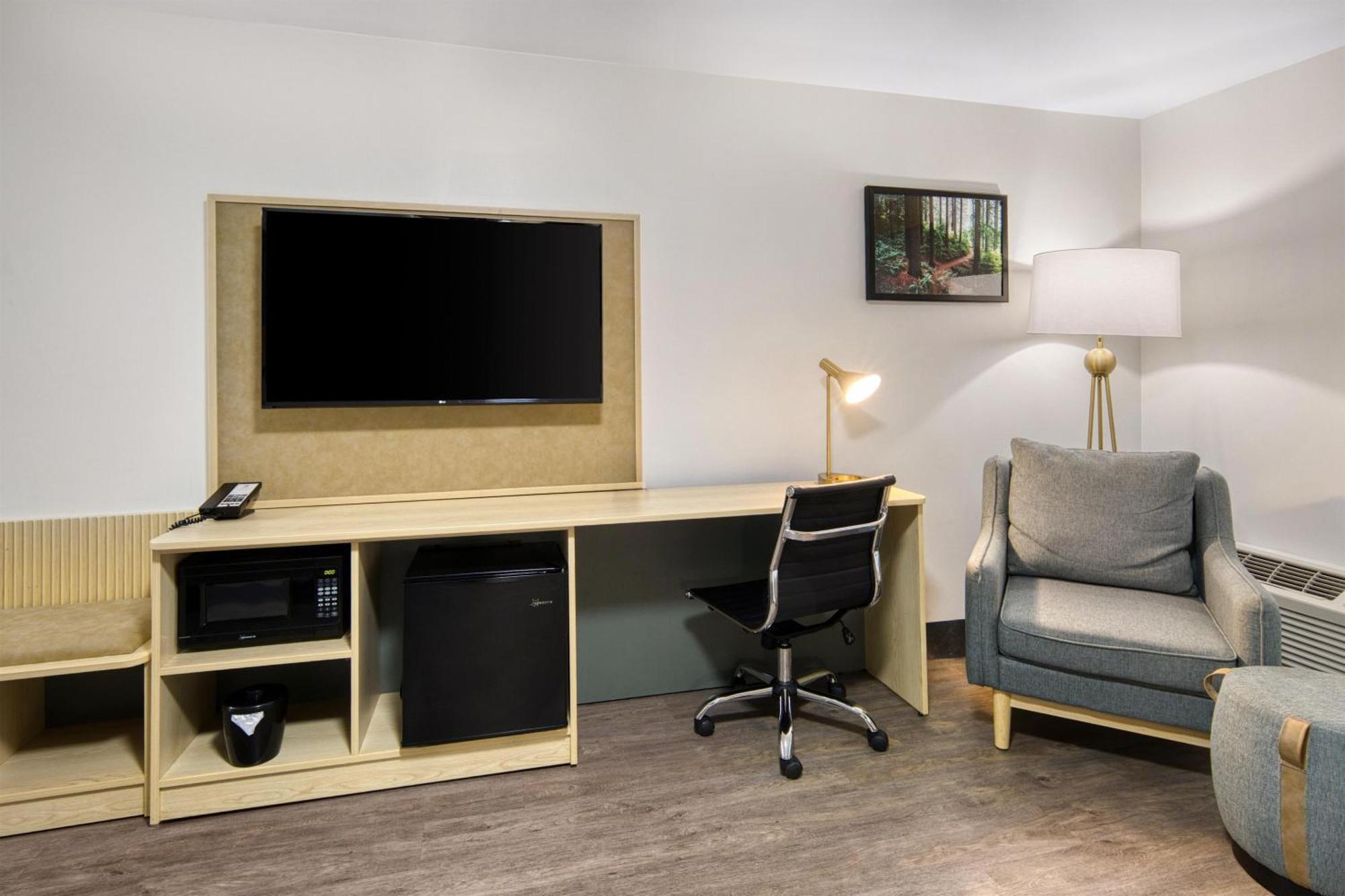 Queen Room Two Queen Beds Bath Tub Balcony View or Disability Access or Non-Smoking