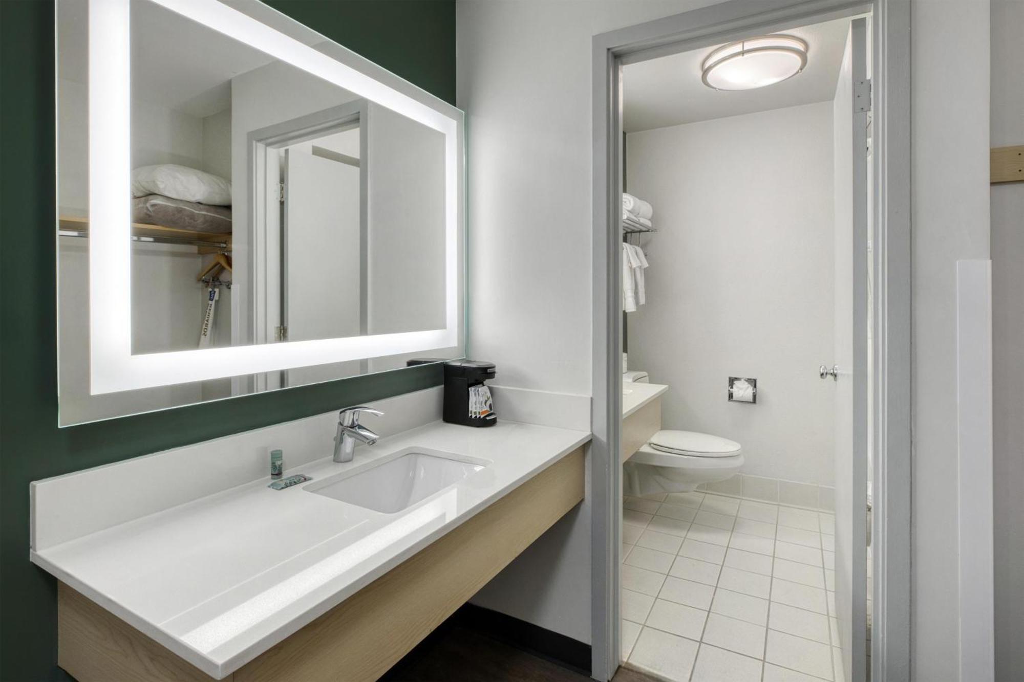 Queen Room Two Queen Beds Bath Tub Balcony View or Disability Access or Non-Smoking