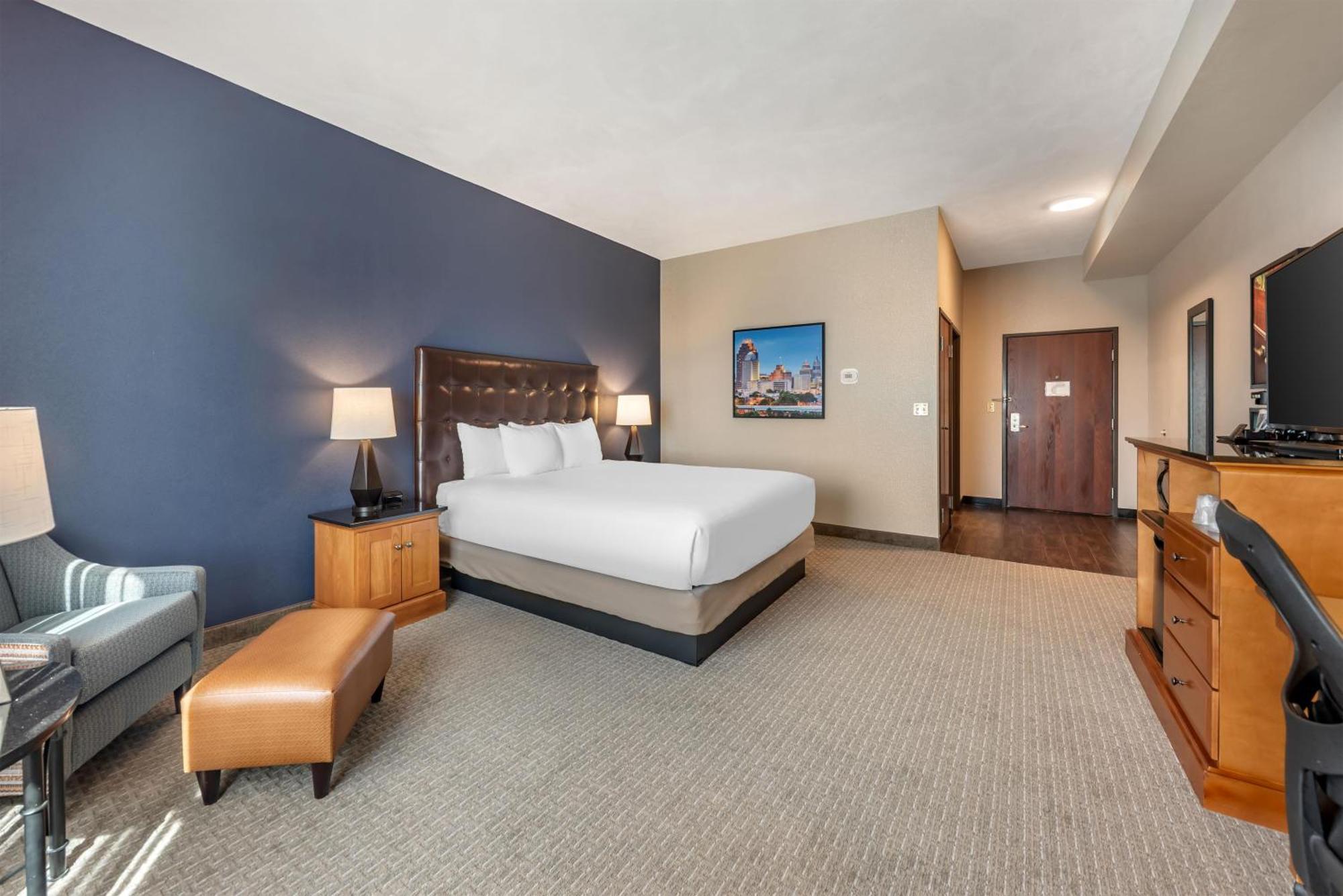 Deluxe King Room