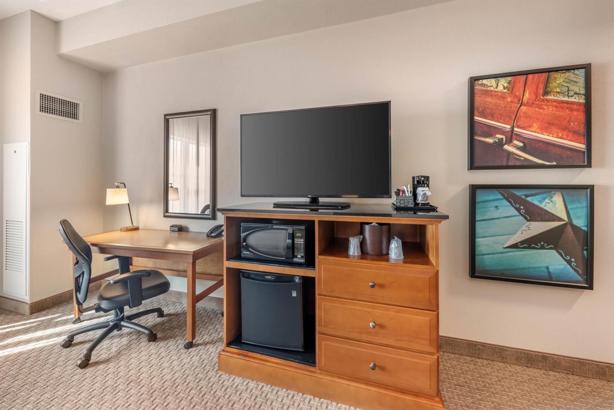 Deluxe Queen Room Two Queen Beds – High Floor