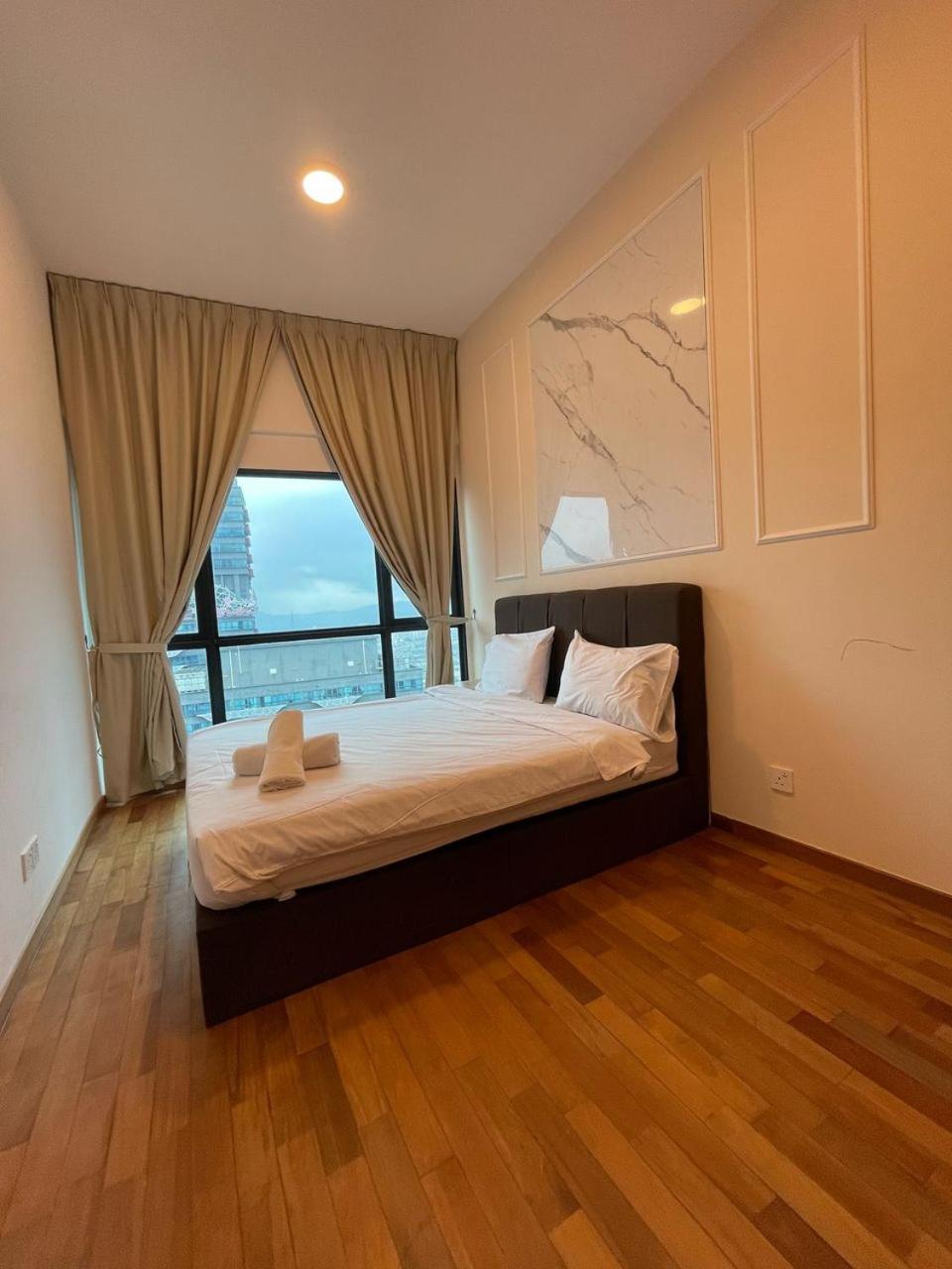 Three-Bedroom Apartment High Floor