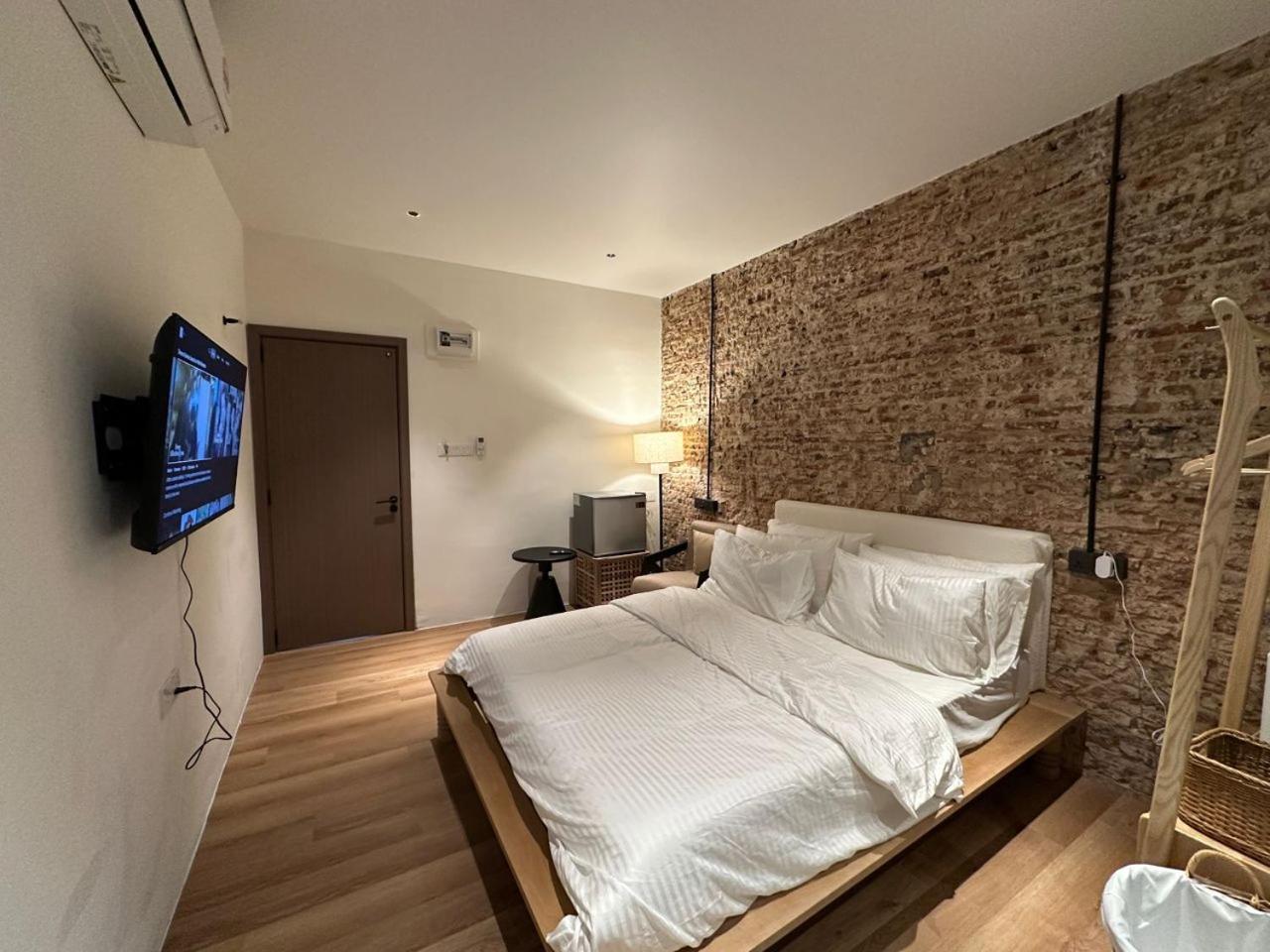 Deluxe Double Room Bath