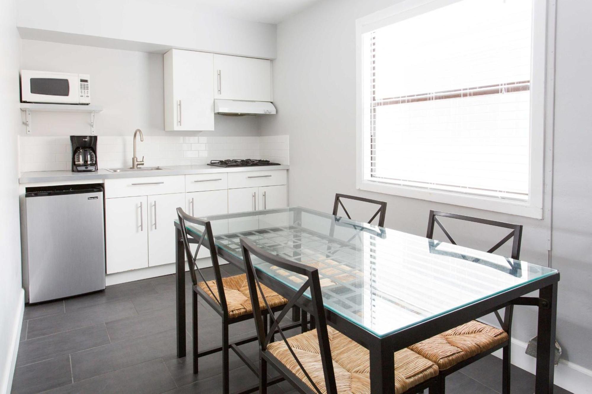 Double Queen Kitchenette