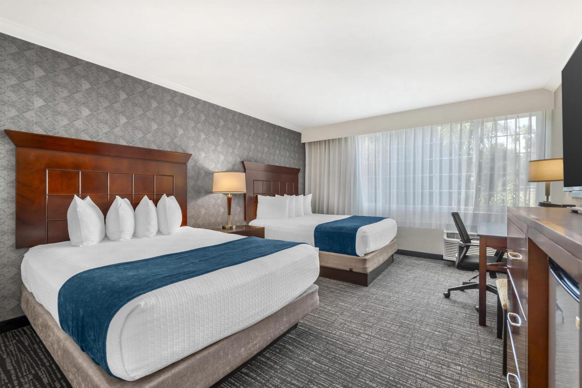 Queen Room Two Queen Beds Pet-friendly