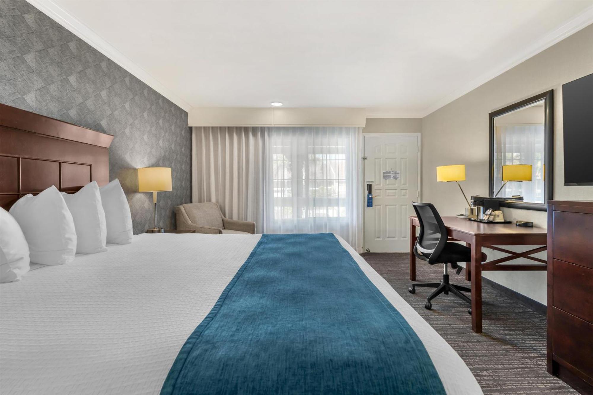 Deluxe King Room