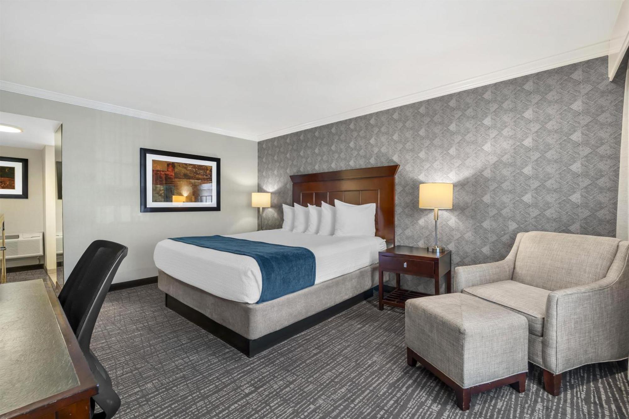Deluxe King Room
