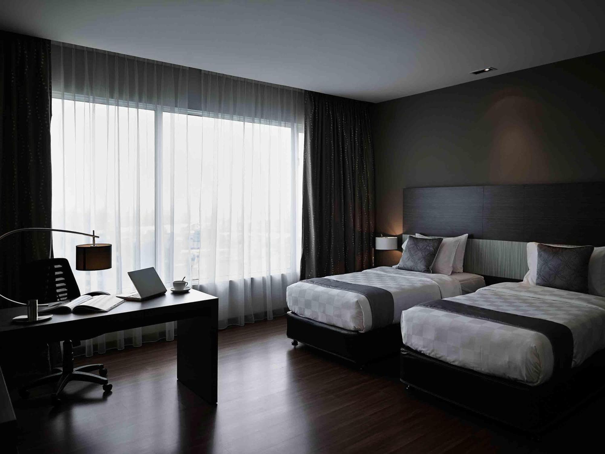 Premium Deluxe Executive Twin Room Two Single Beds River View Lounge Access