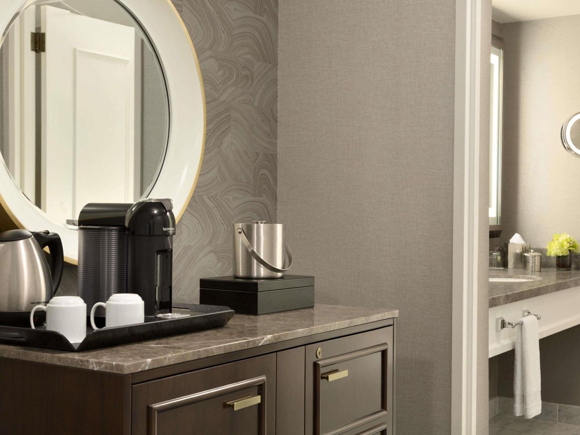 One-Bedroom King Suite Bay View