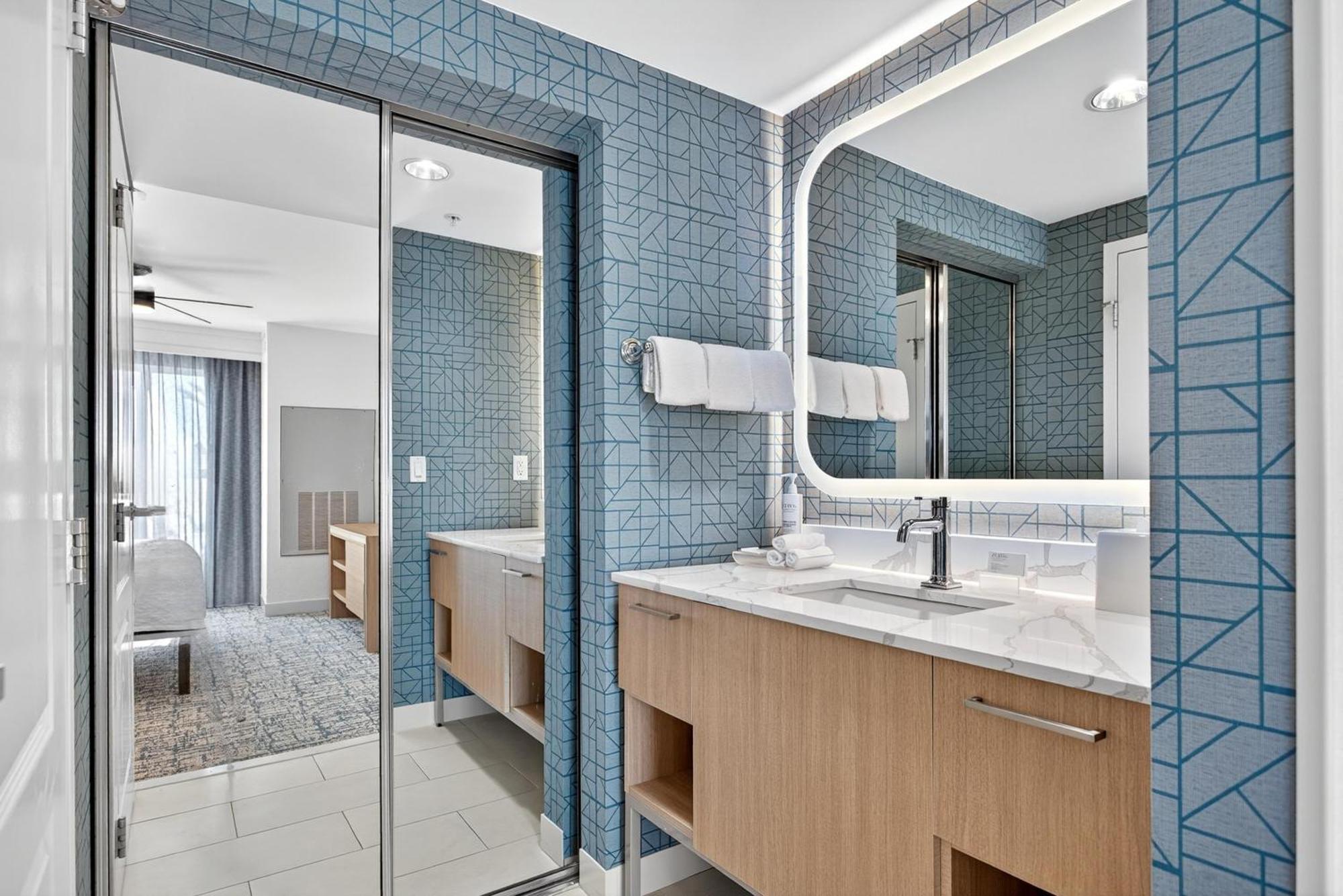 One-Bedroom King Suite Non-Smoking