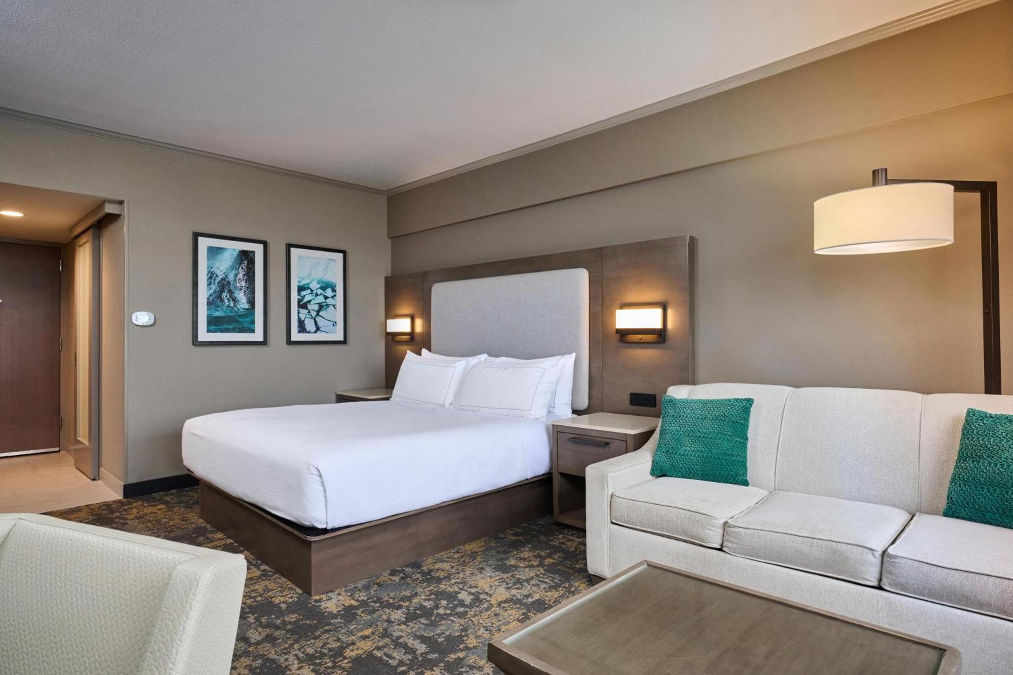 Deluxe King Room