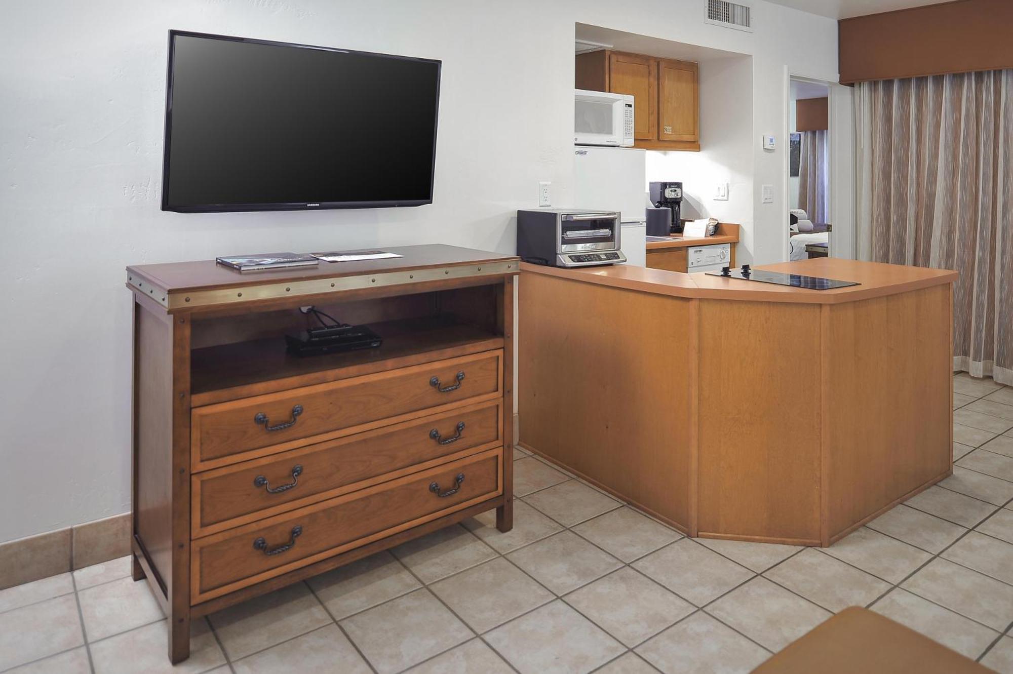 Two-Bedroom Suite Two King Beds Balcony Mountain View