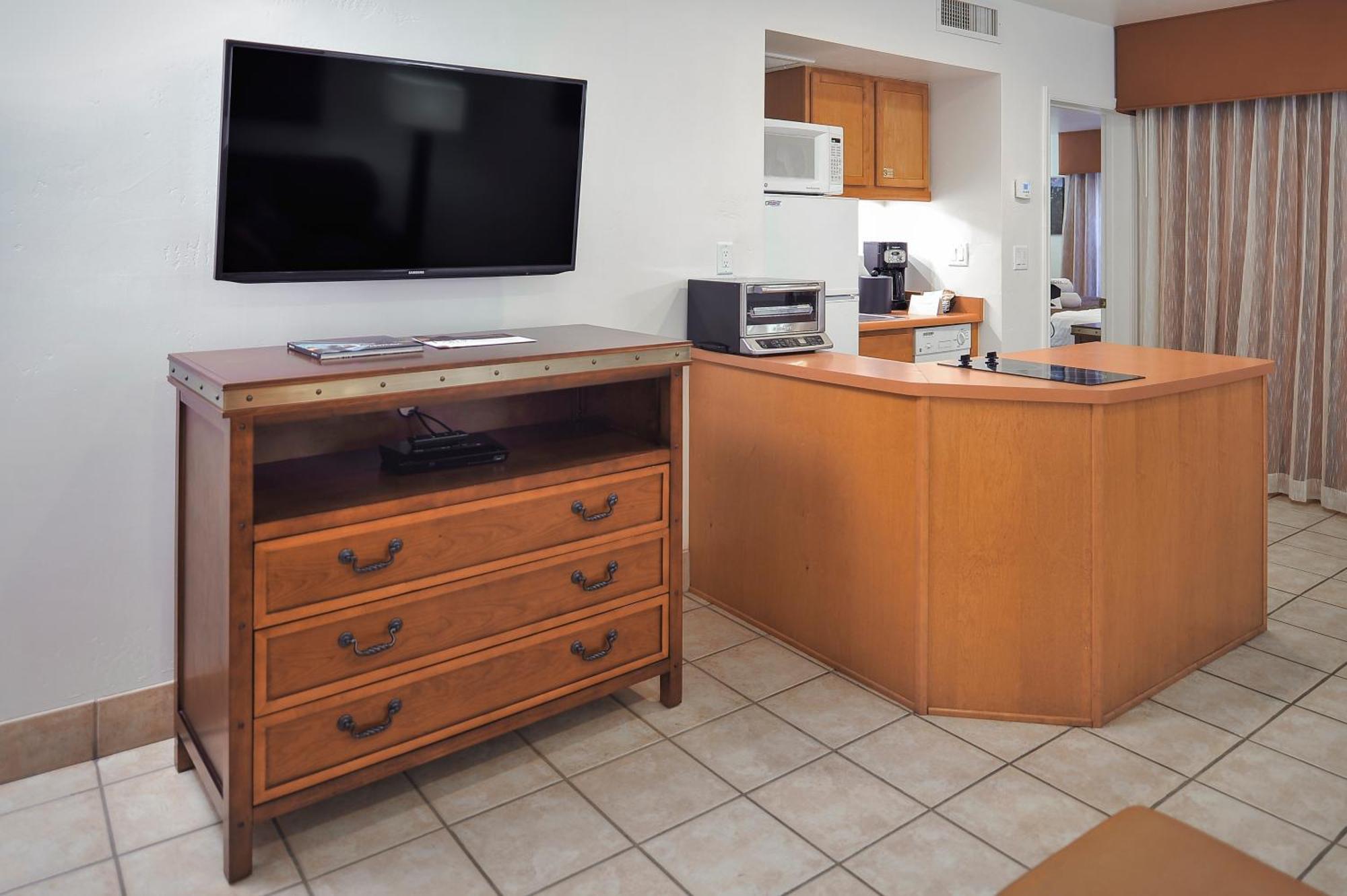 Two-Bedroom Suite Two King Beds Balcony Mountain View