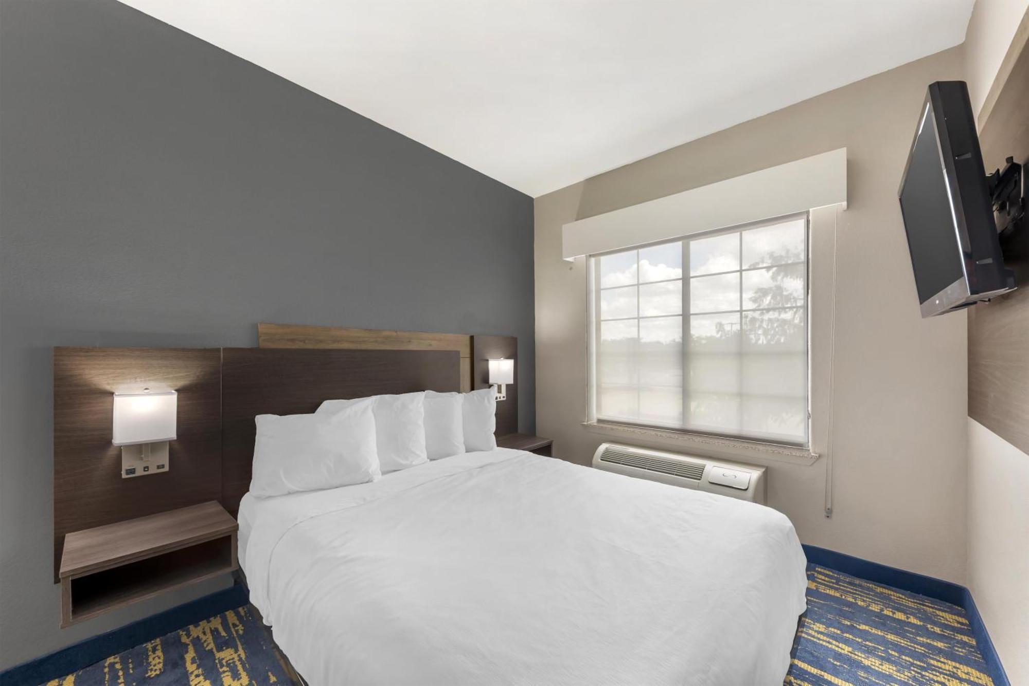 Suite Three Queen beds