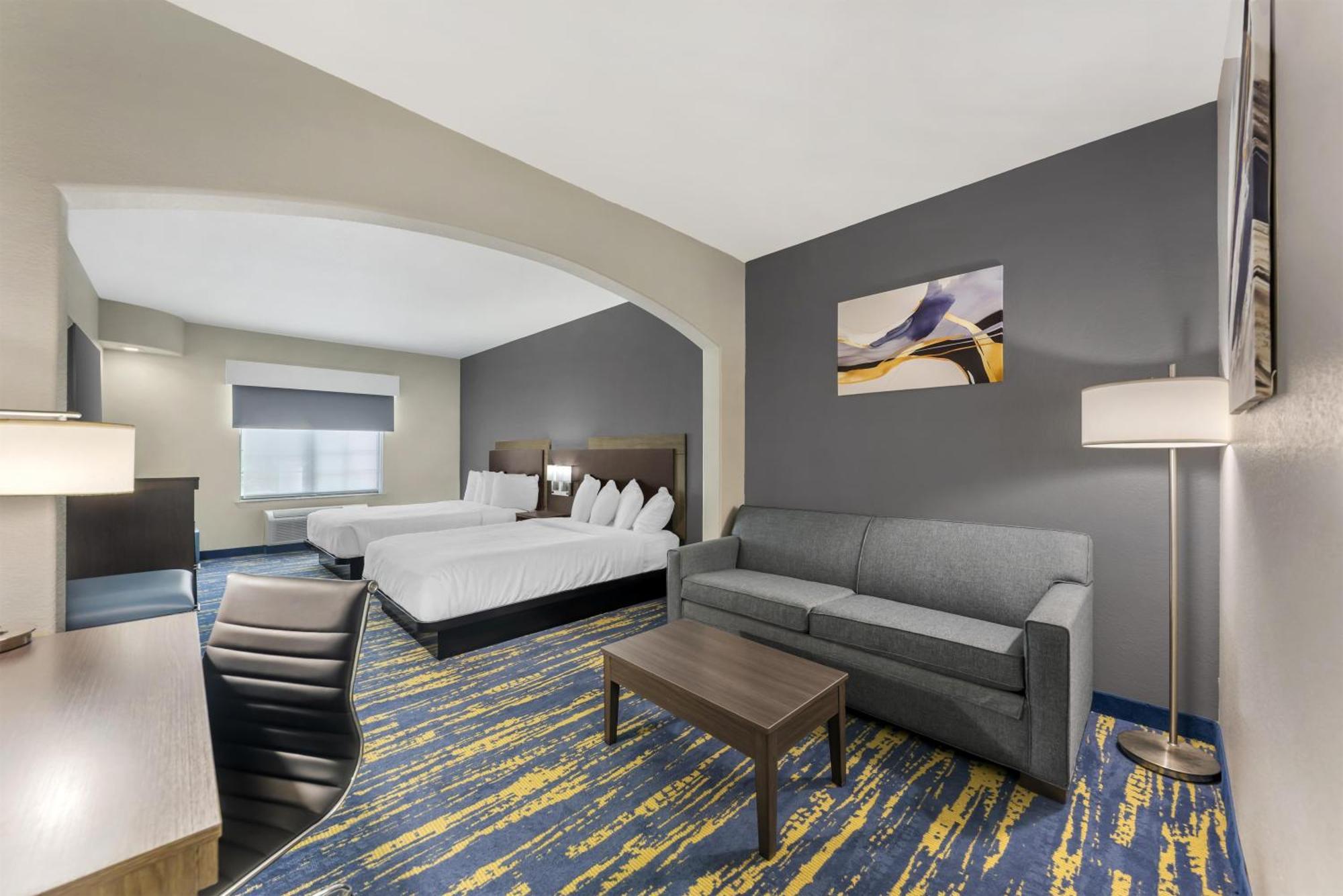 Queen Suite Two Queen Beds Sofa Bed