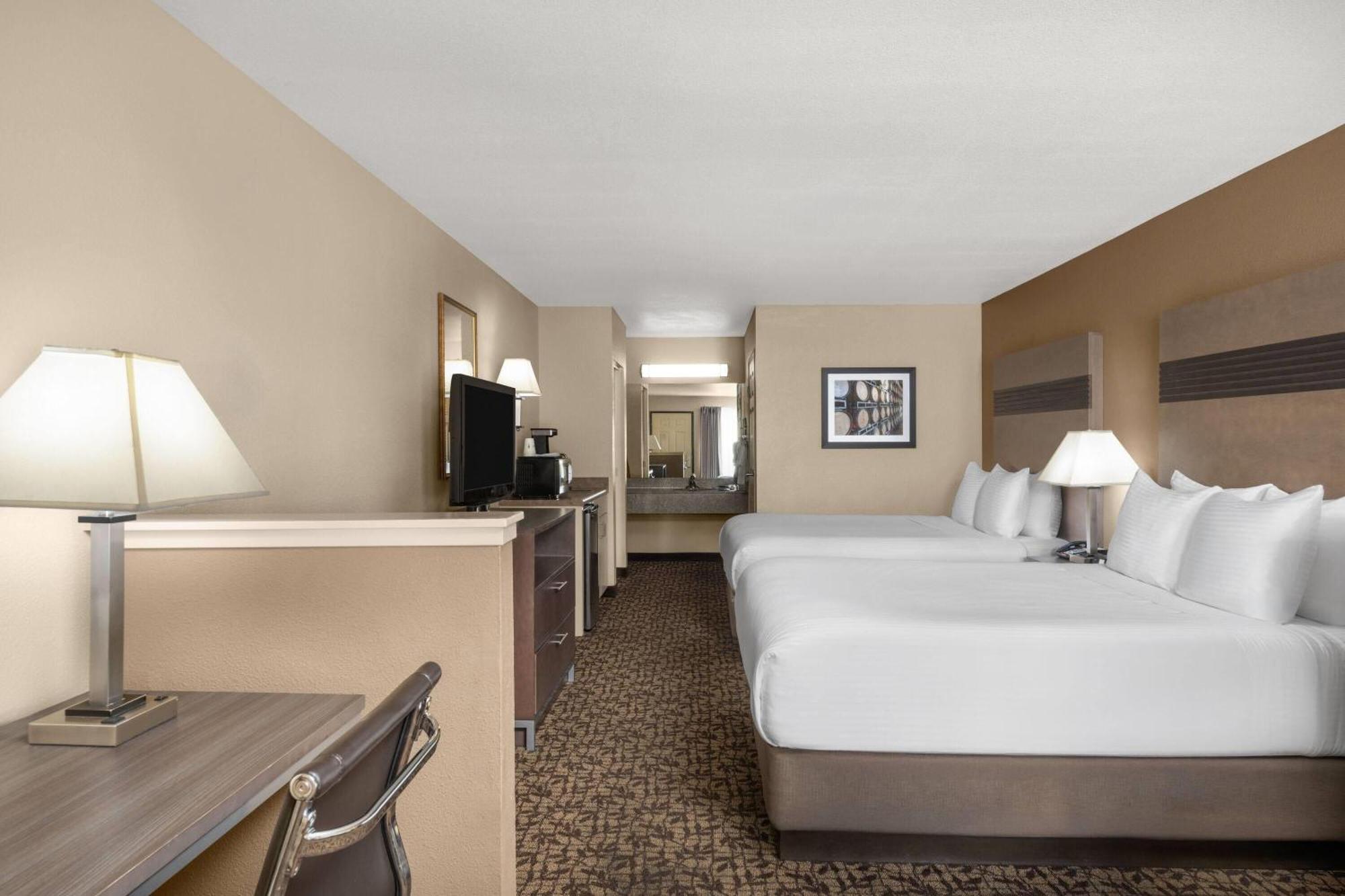 Studio Suite Two Queen Beds Non-Smoking
