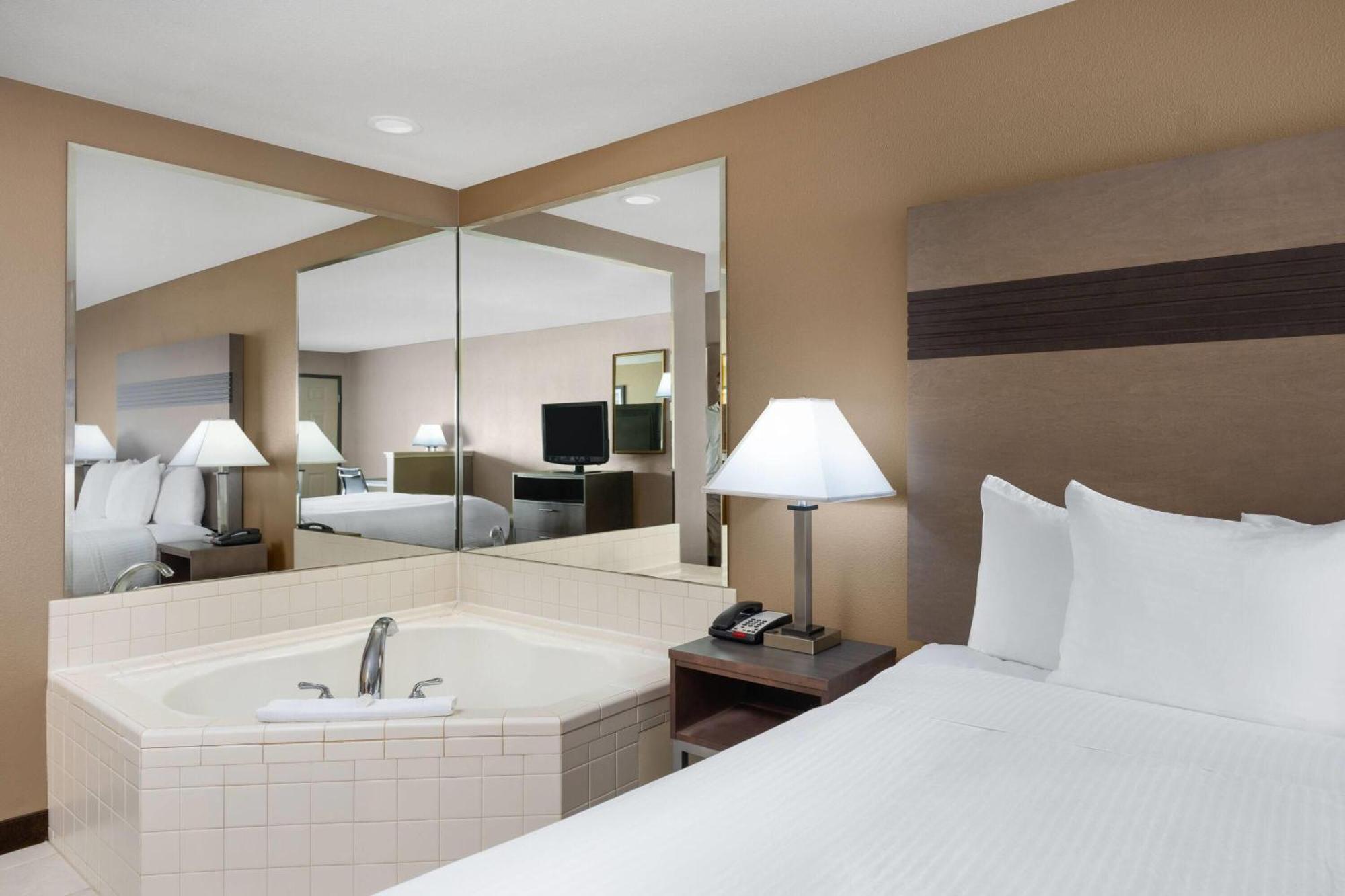 1 King Bed Suite Jetted Tub Non-Smoking