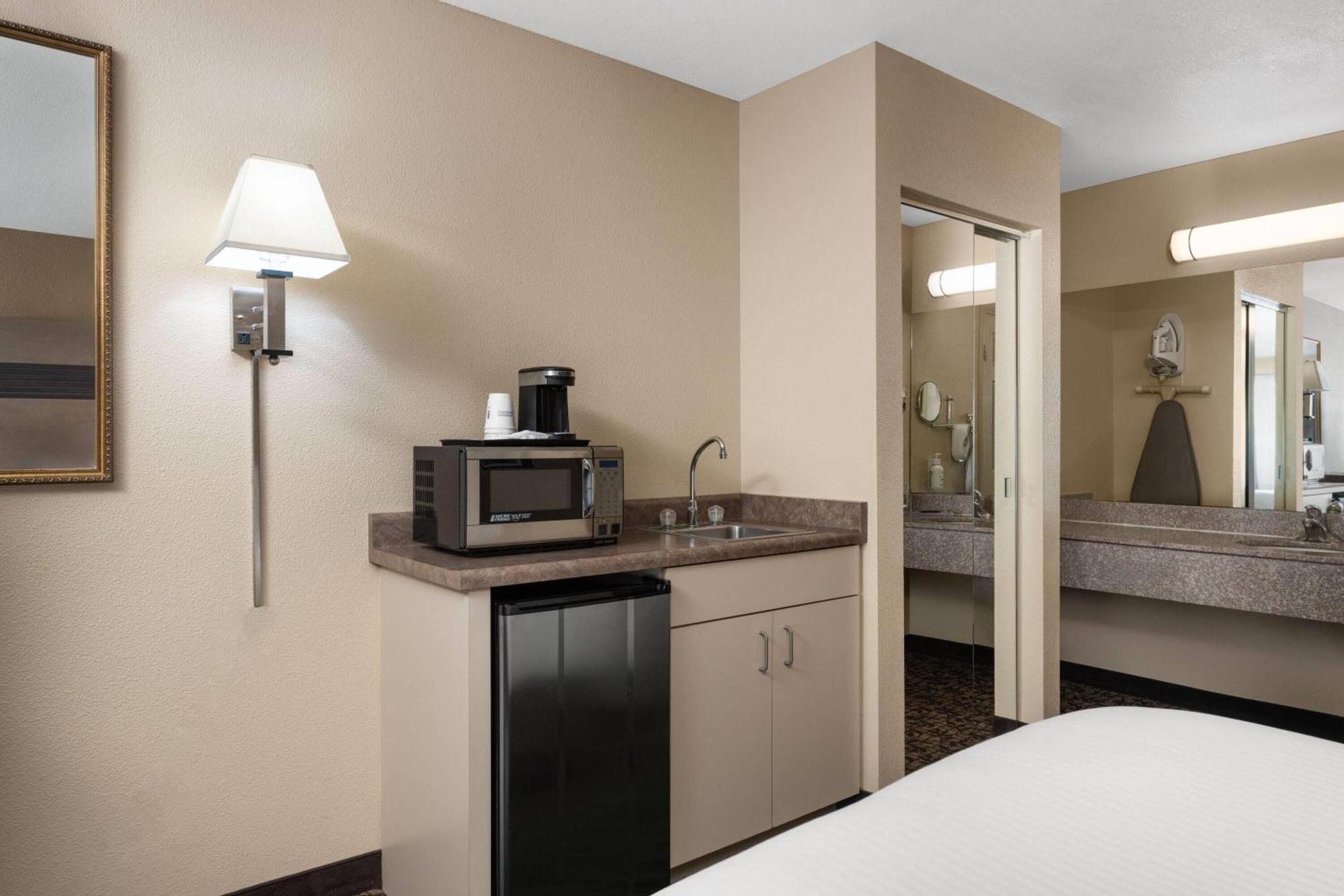 Studio Suite Two Queen Beds Non-Smoking