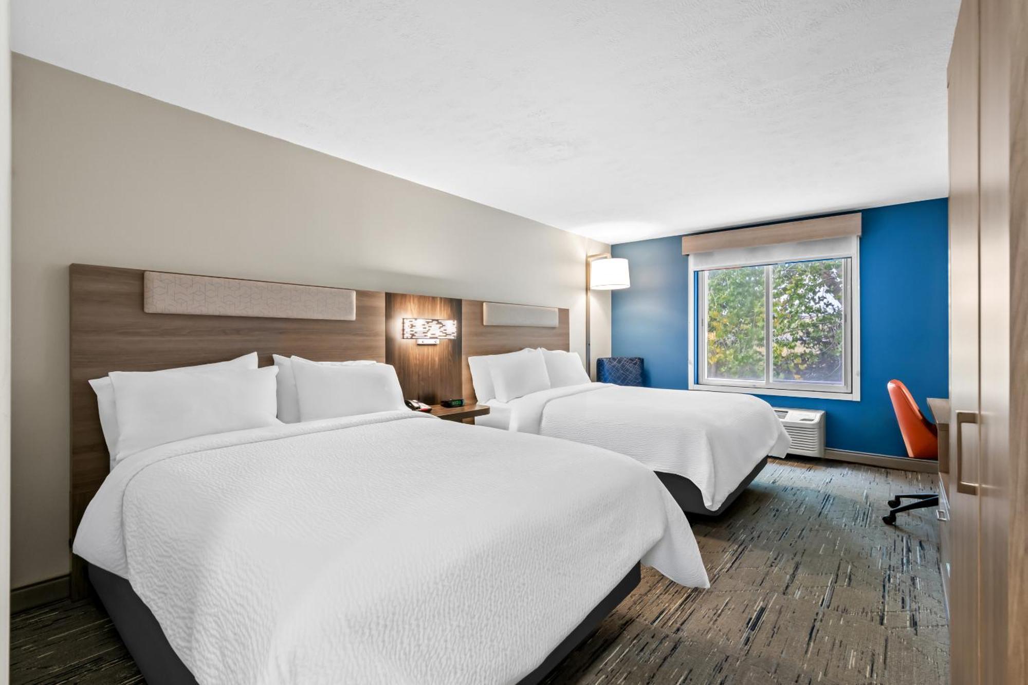 Standard Queen Room Two Queen Beds Pet Friendly