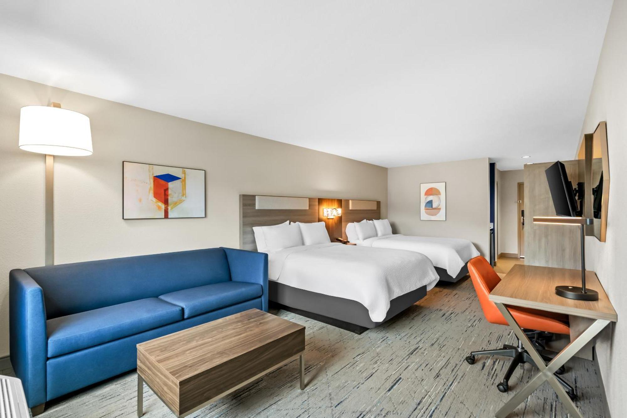 Queen Suite Two Queen Beds