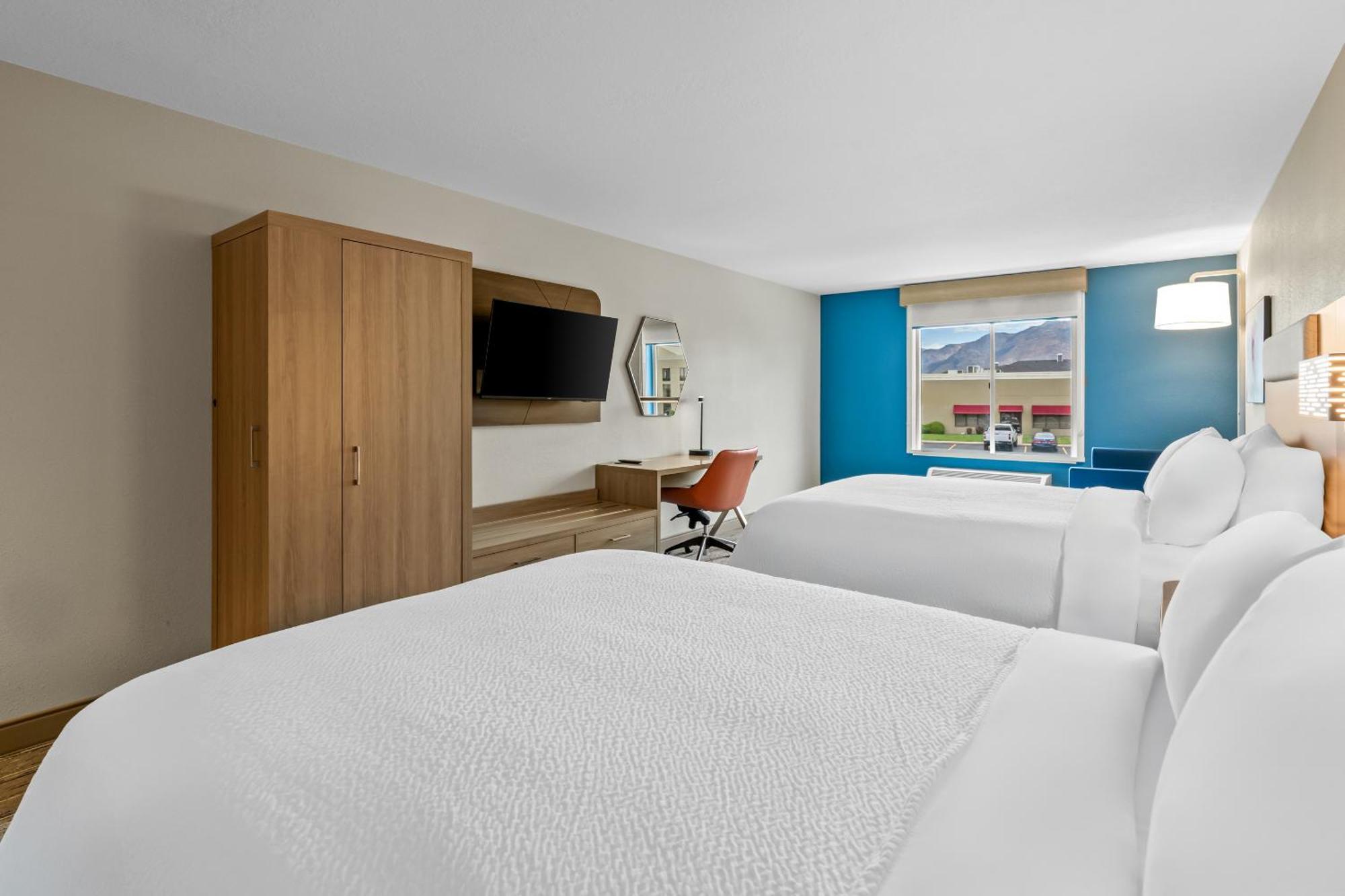 Queen Suite Two Queen Beds