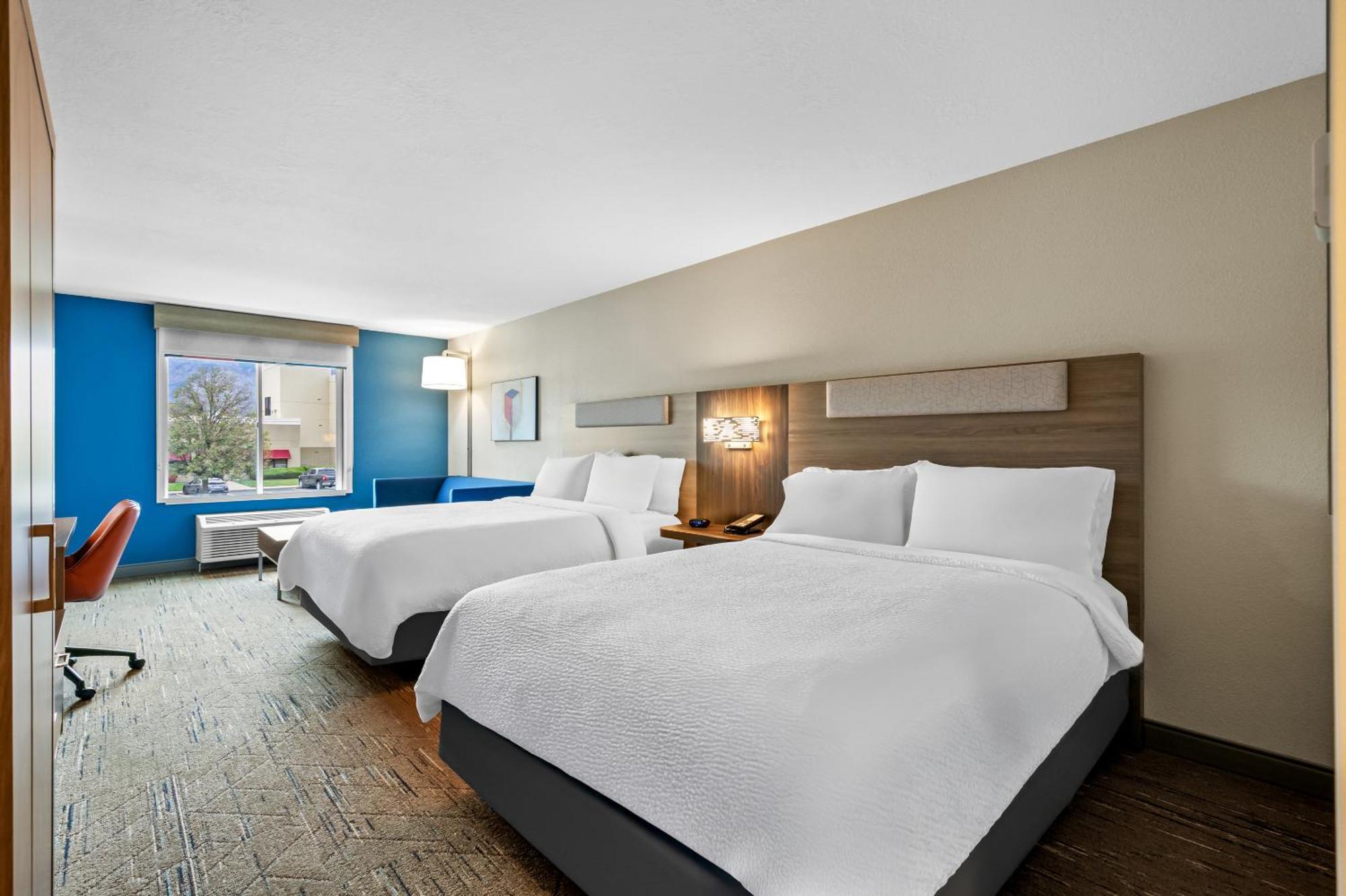 Queen Suite Two Queen Beds