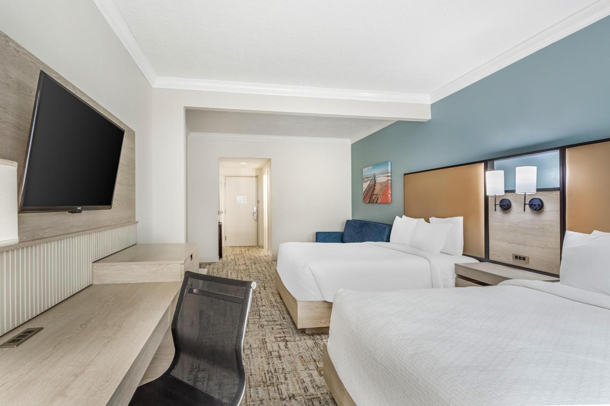 Queen Suite Two Queen Beds