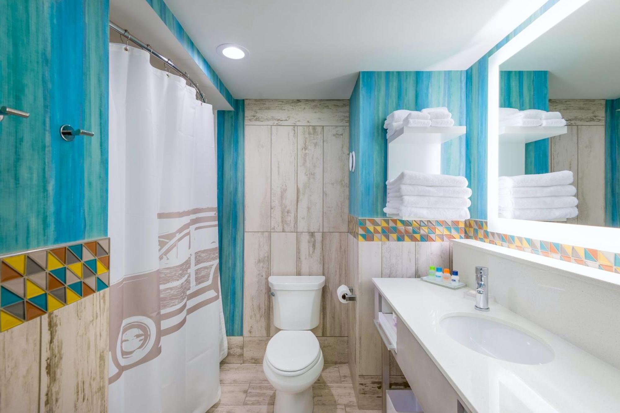 Parkway King Guest Room