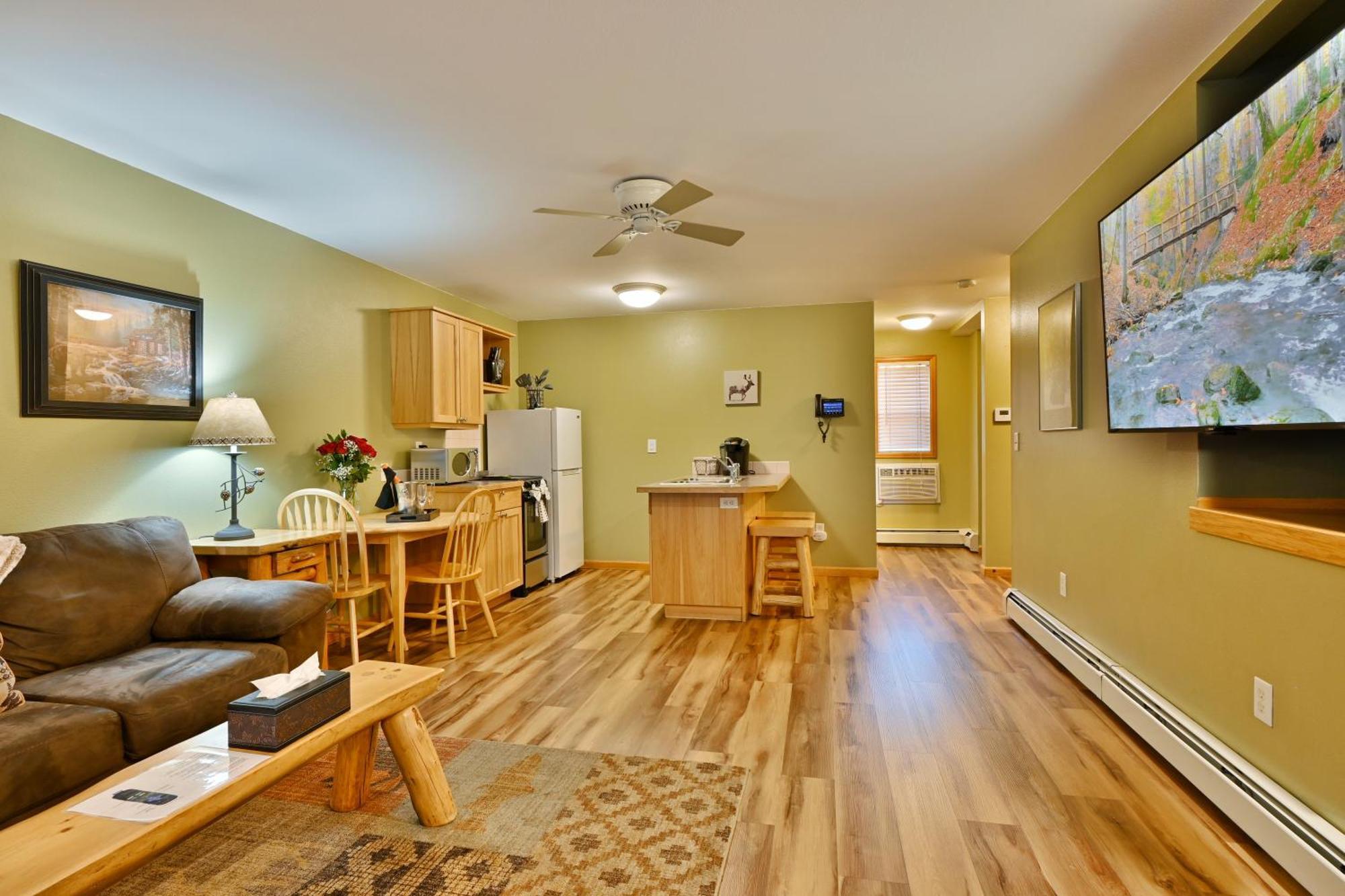 Riverview Suite