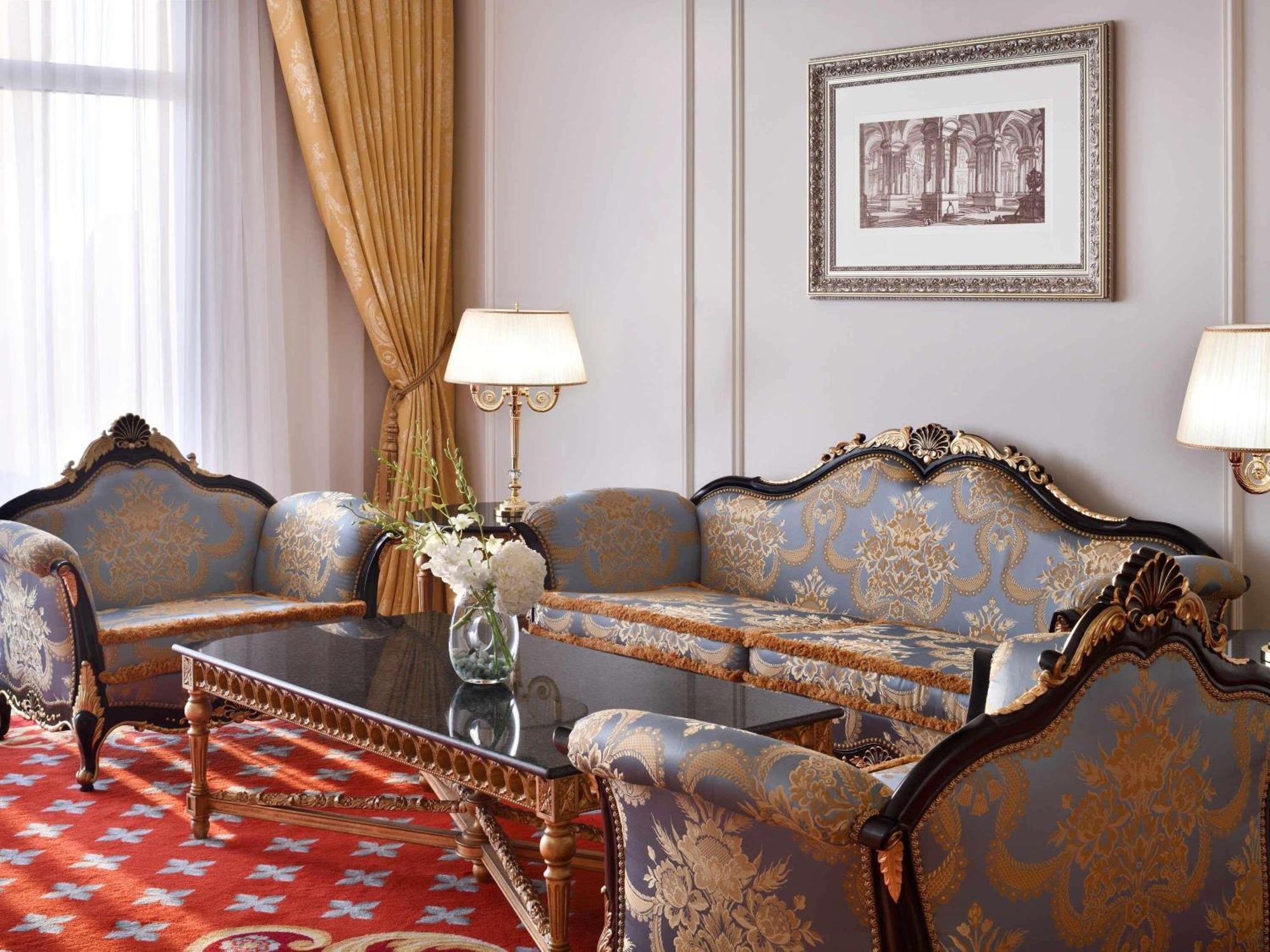 Apartament Prezydencki Raffles z balkonem i dostępem do salonu