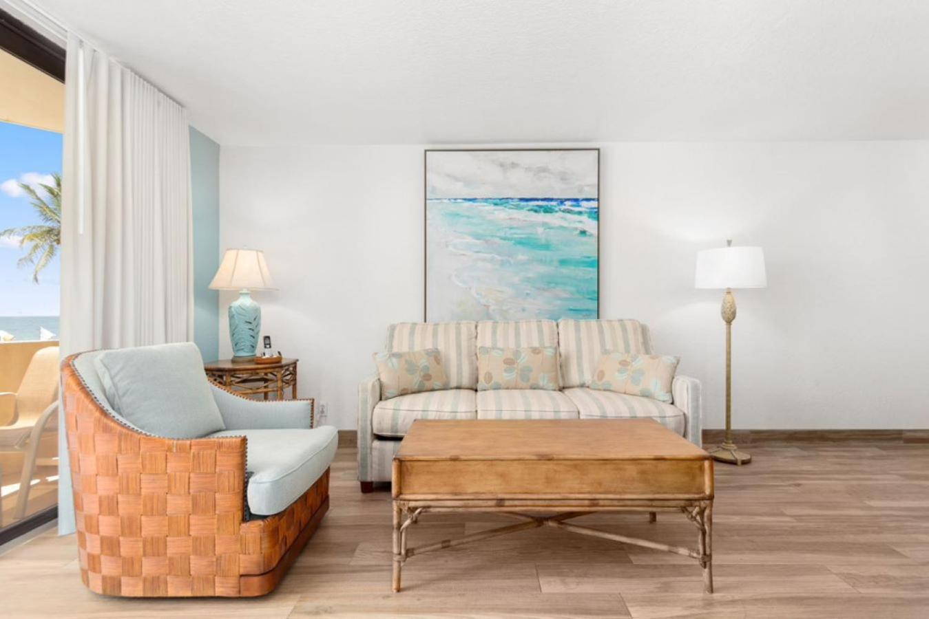 One-Bedroom Apartment Balcony Sea View