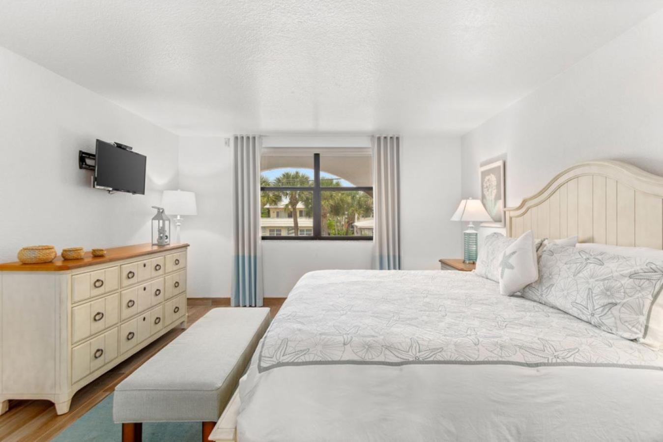 One-Bedroom Apartment Balcony Sea View