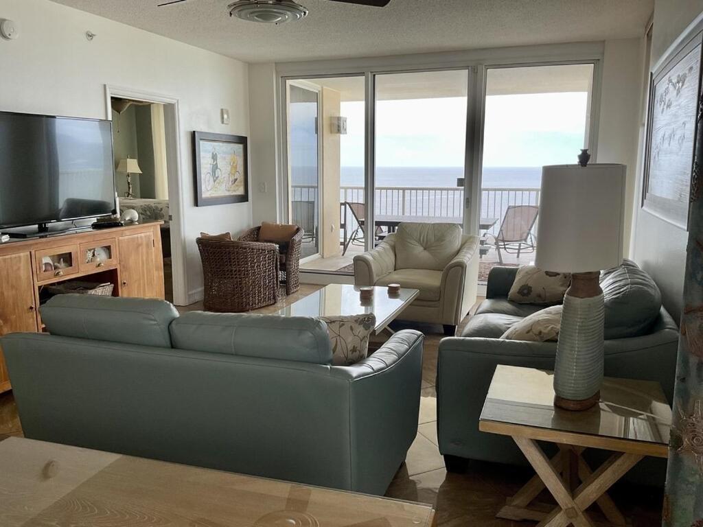 Three-Bedroom Apartment Oceanfront