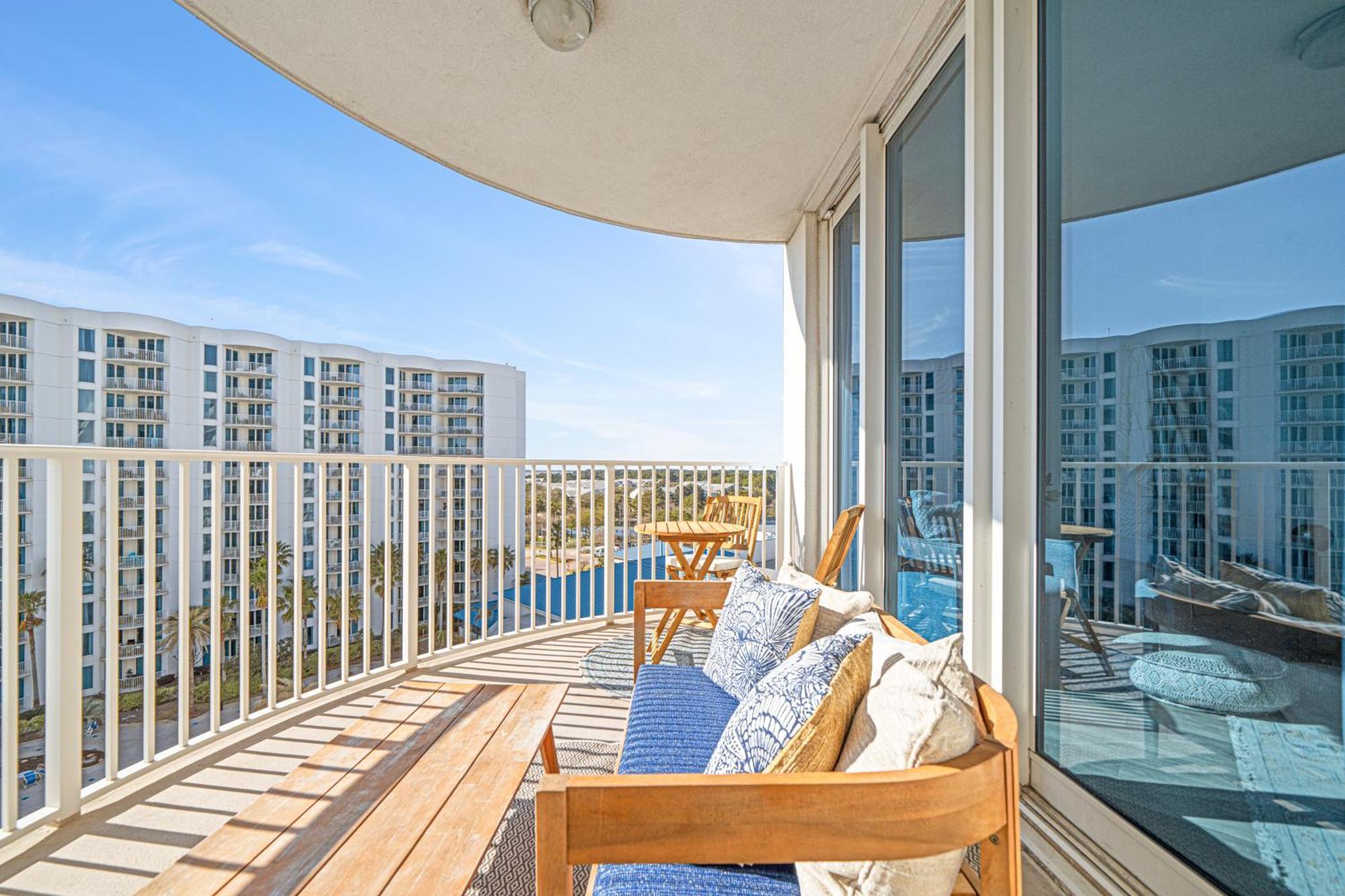 Apartment Pool View