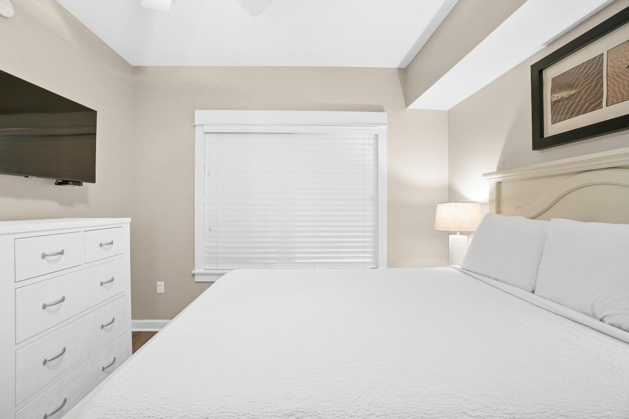 Two-Bedroom Apartment Sea View