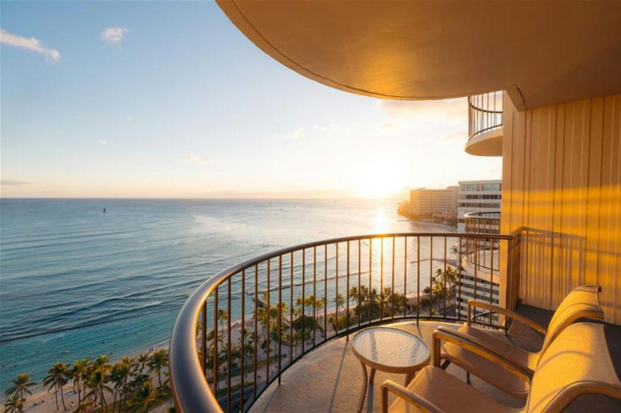 Junior Corner Suite Two Double Beds Oceanfront