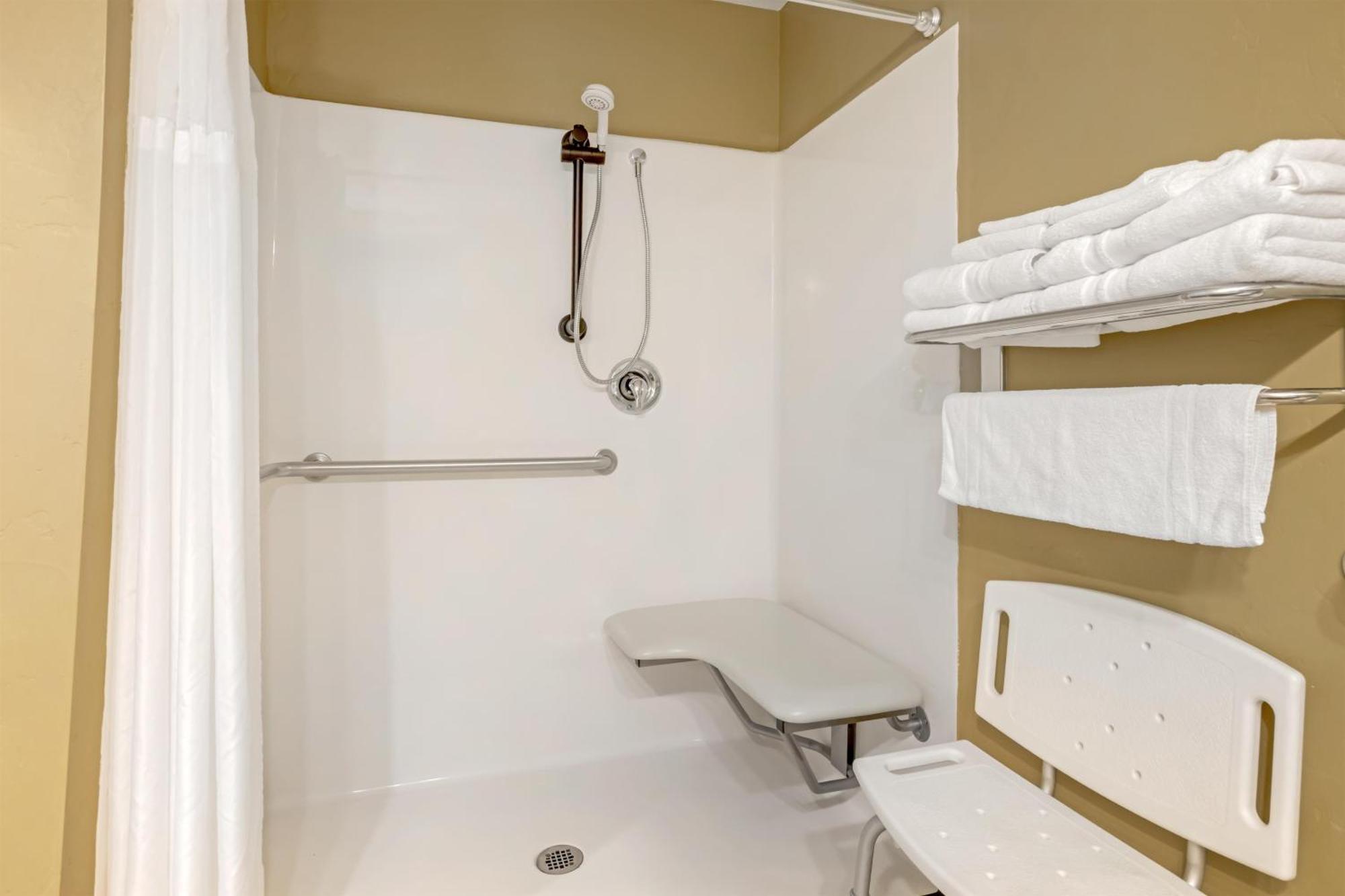 King Room Roll Shower Disability Access or Non-Smoking