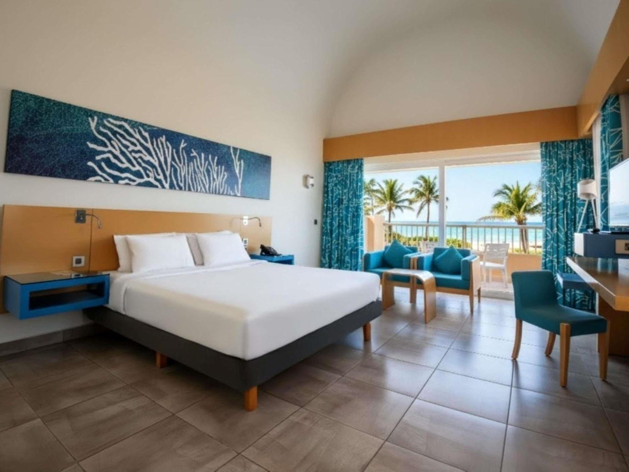 Deluxe Queen Room with Sea Front View
