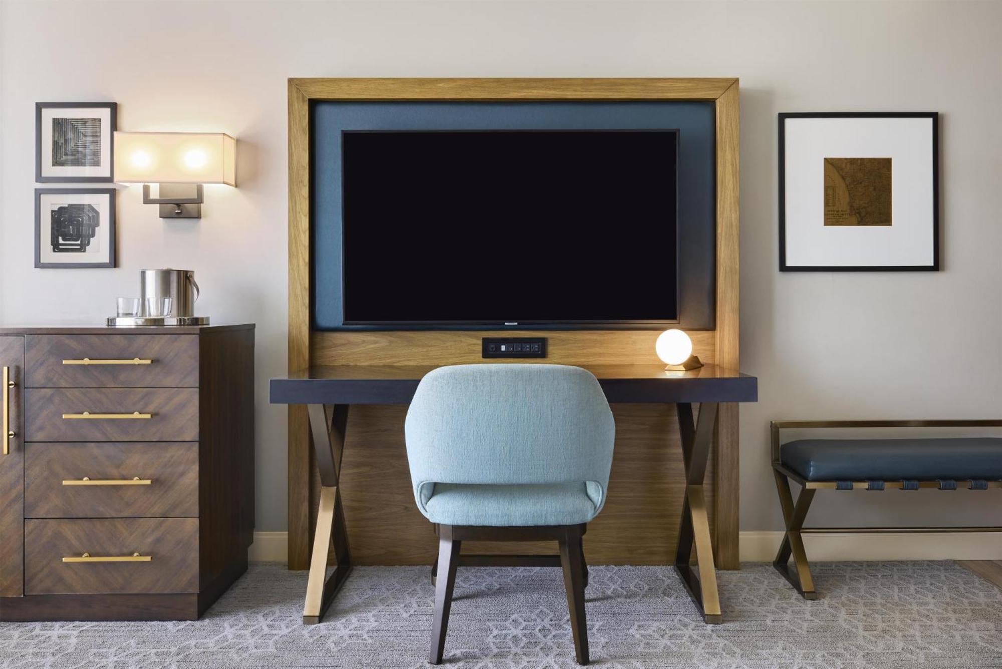 Upper Level Queen Room Two Queen Beds City View