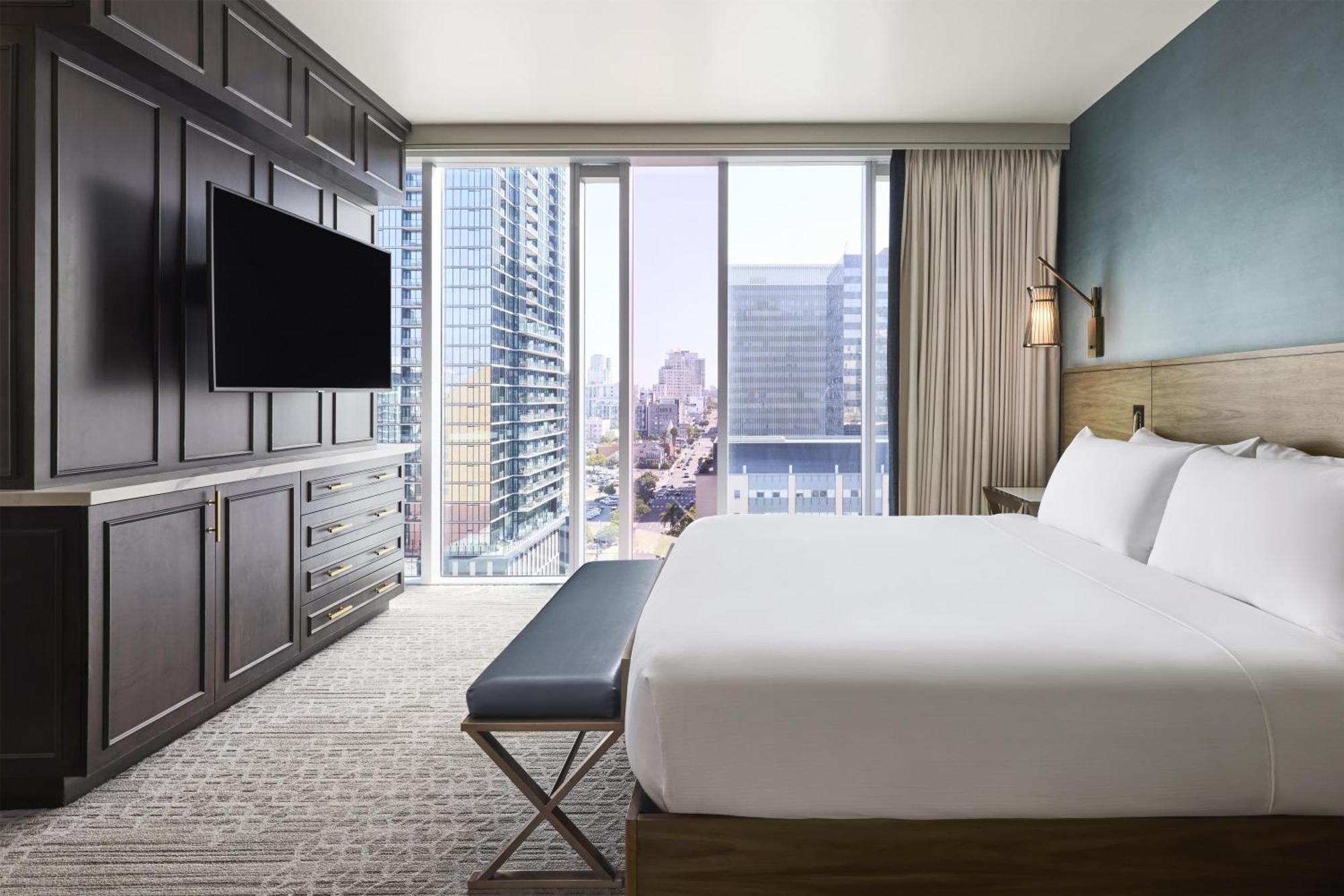 Junior King Suite City View