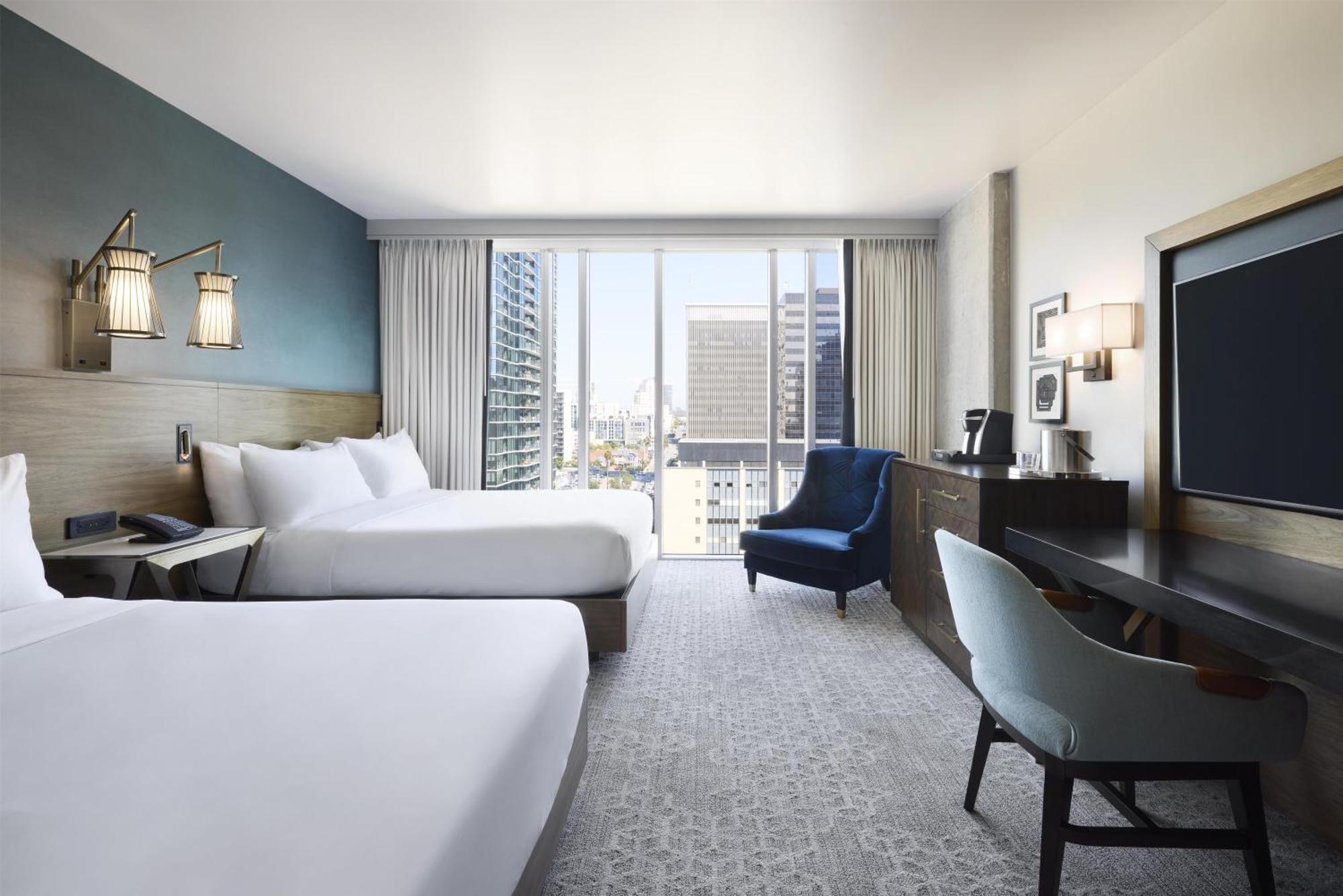 Upper Level Queen Room Two Queen Beds City View