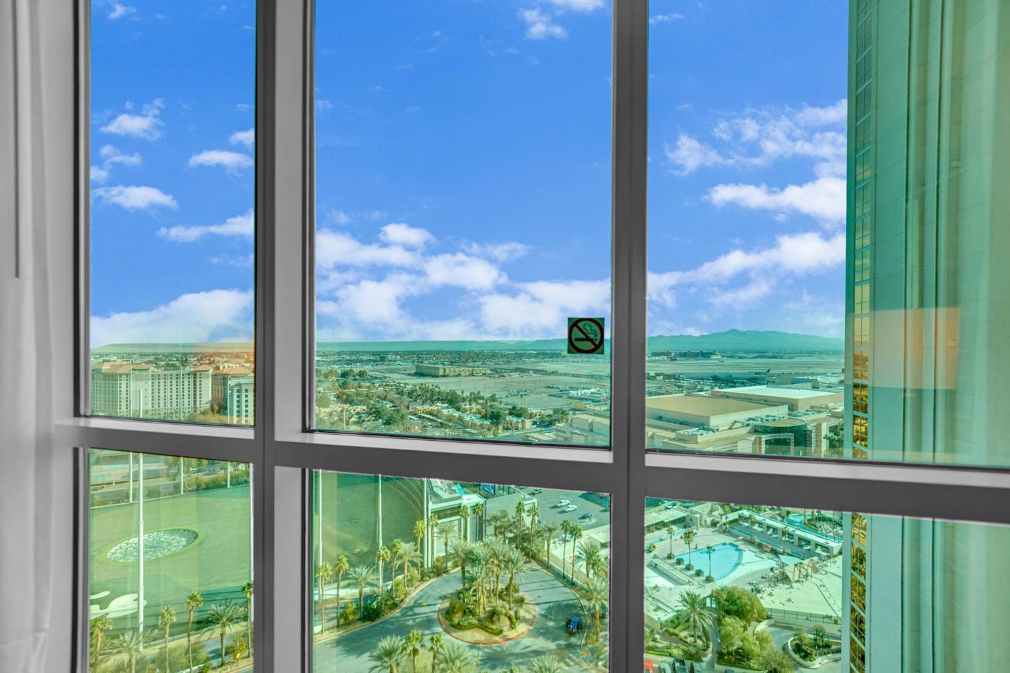 Apartment Pool View