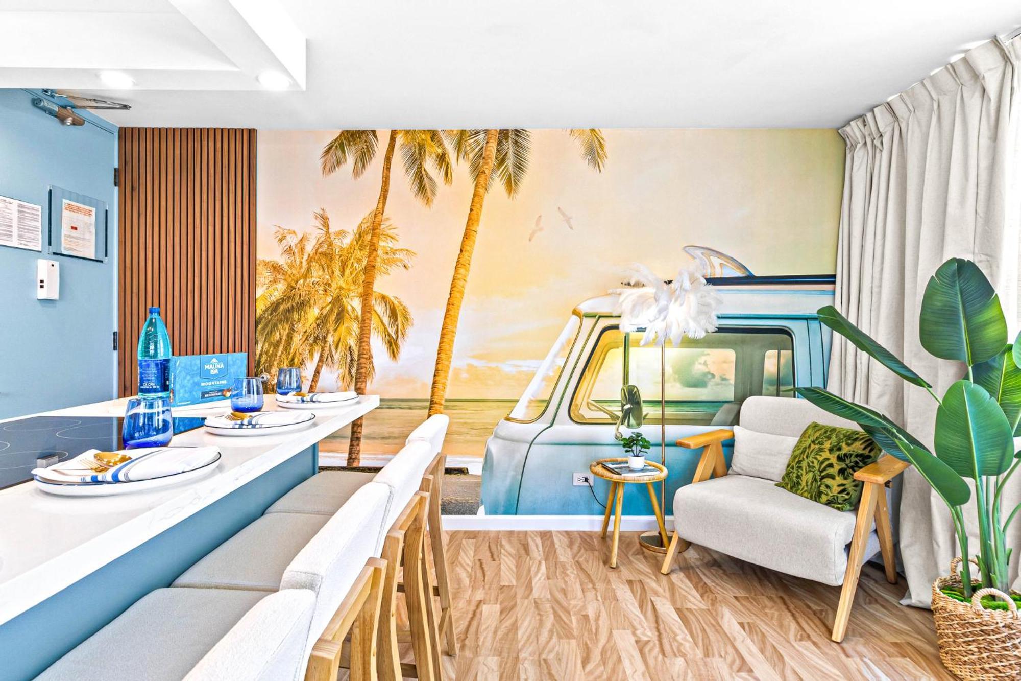 One-Bedroom Apartment Balcony City View