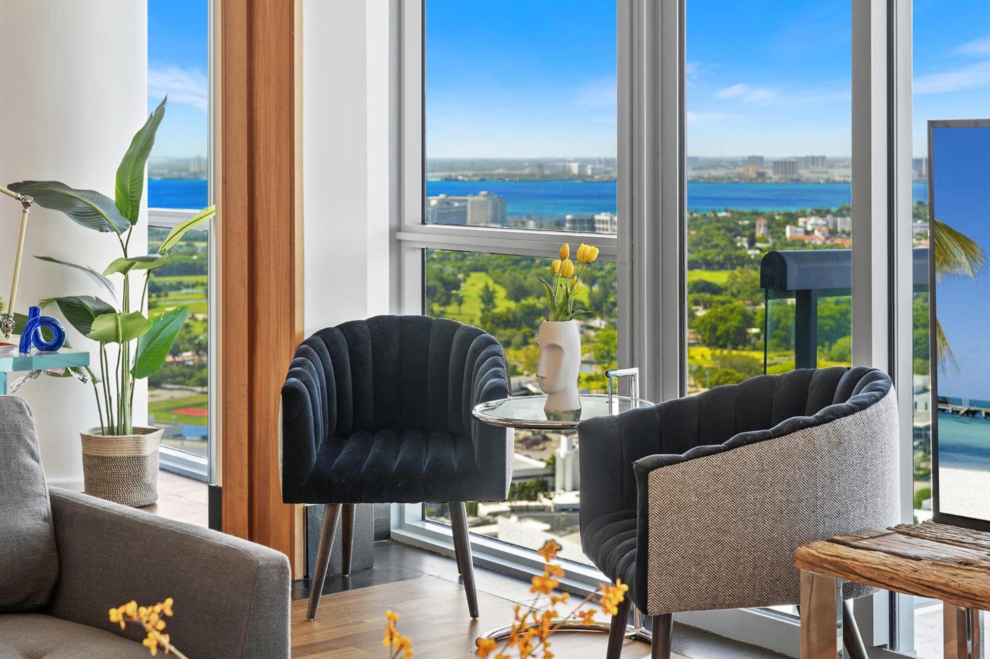 Three-Bedroom Apartment Sea View