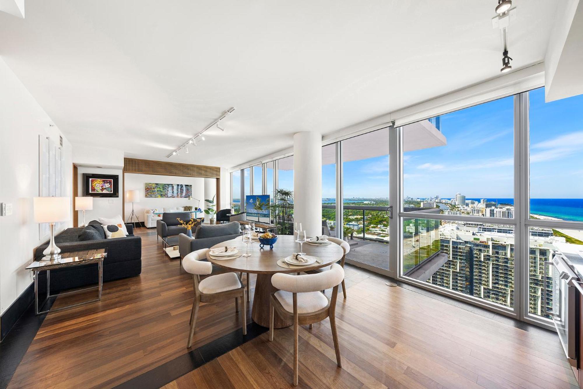 Three-Bedroom Apartment Sea View
