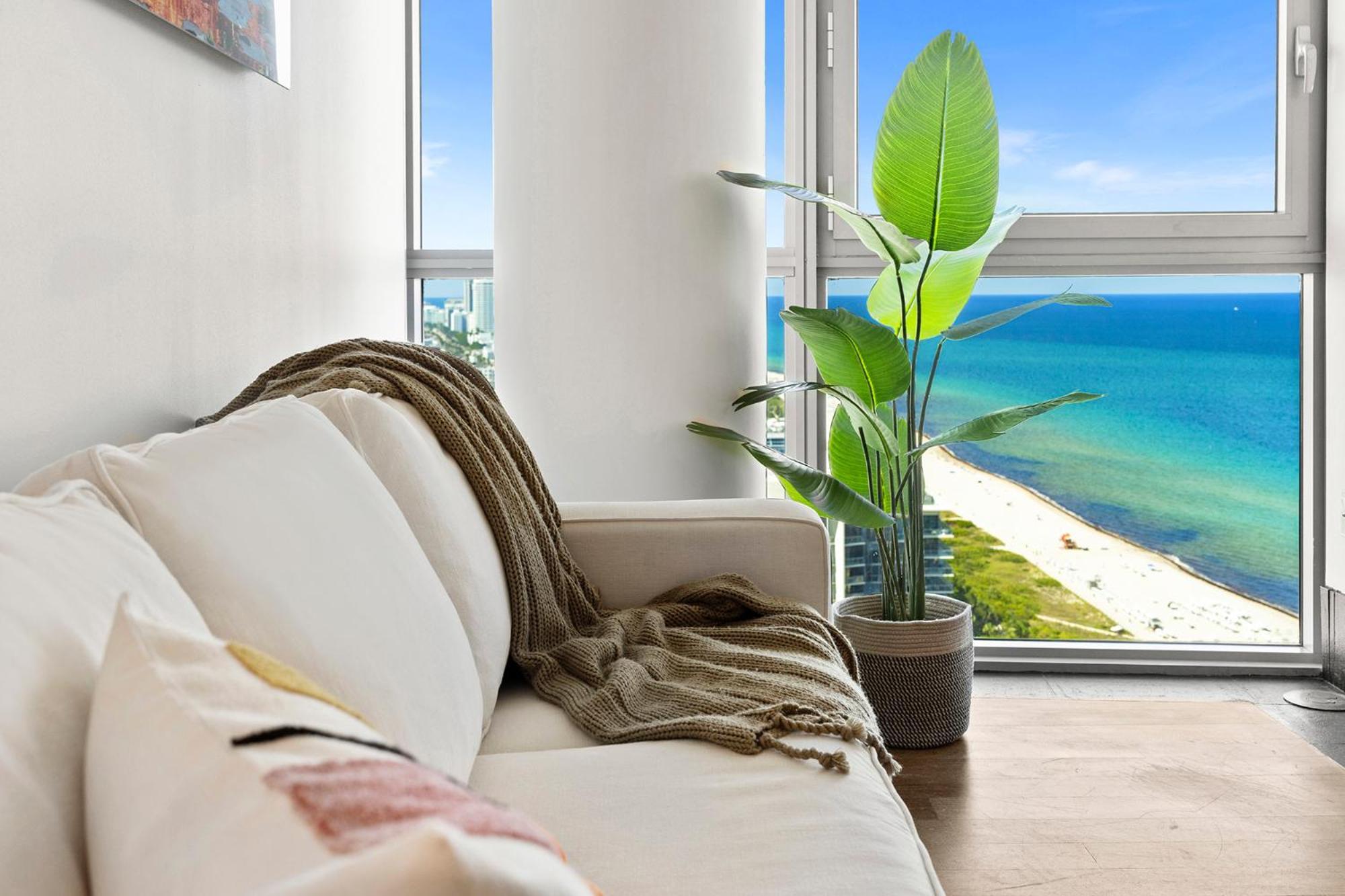 Three-Bedroom Apartment Sea View