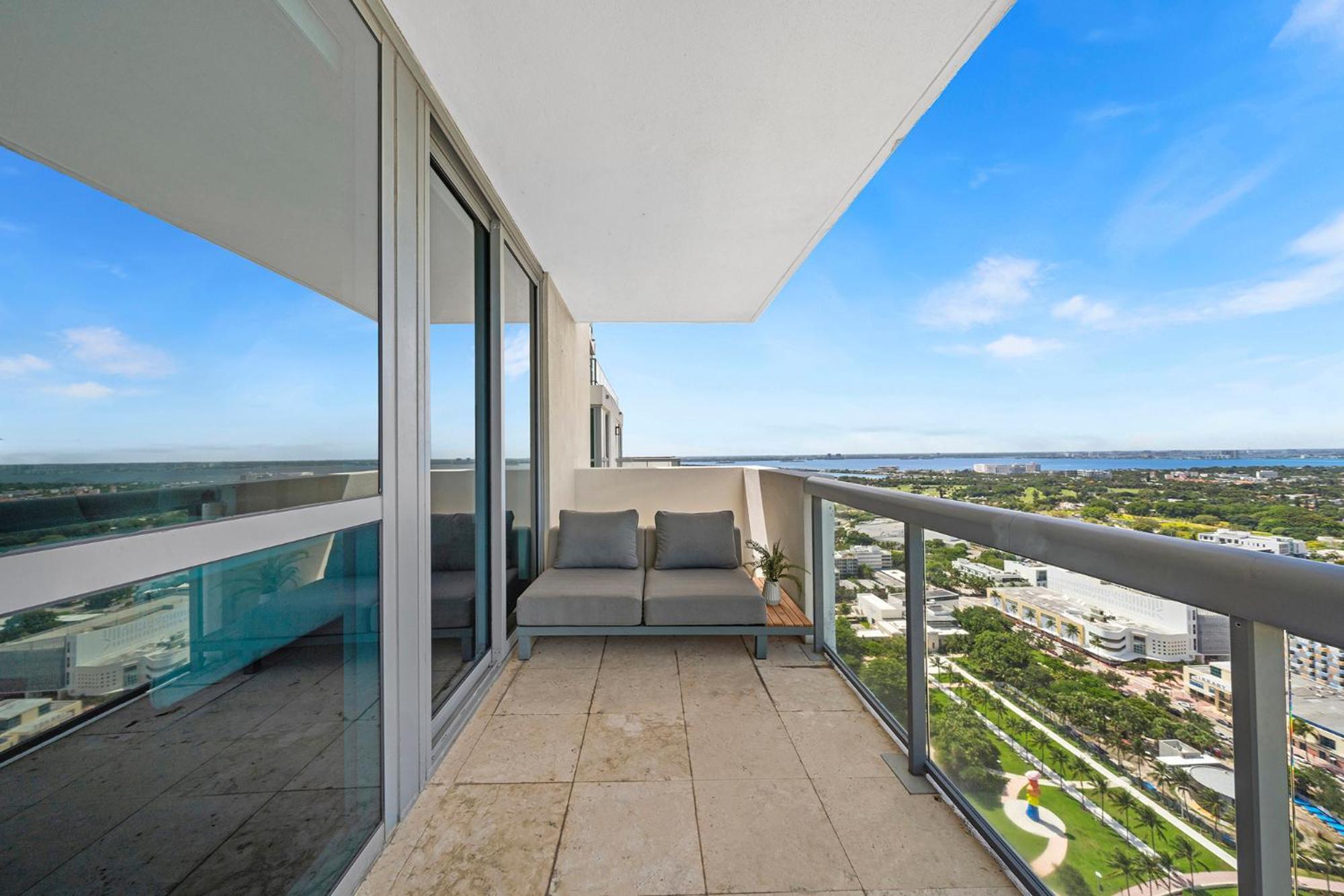 Three-Bedroom Apartment Sea View