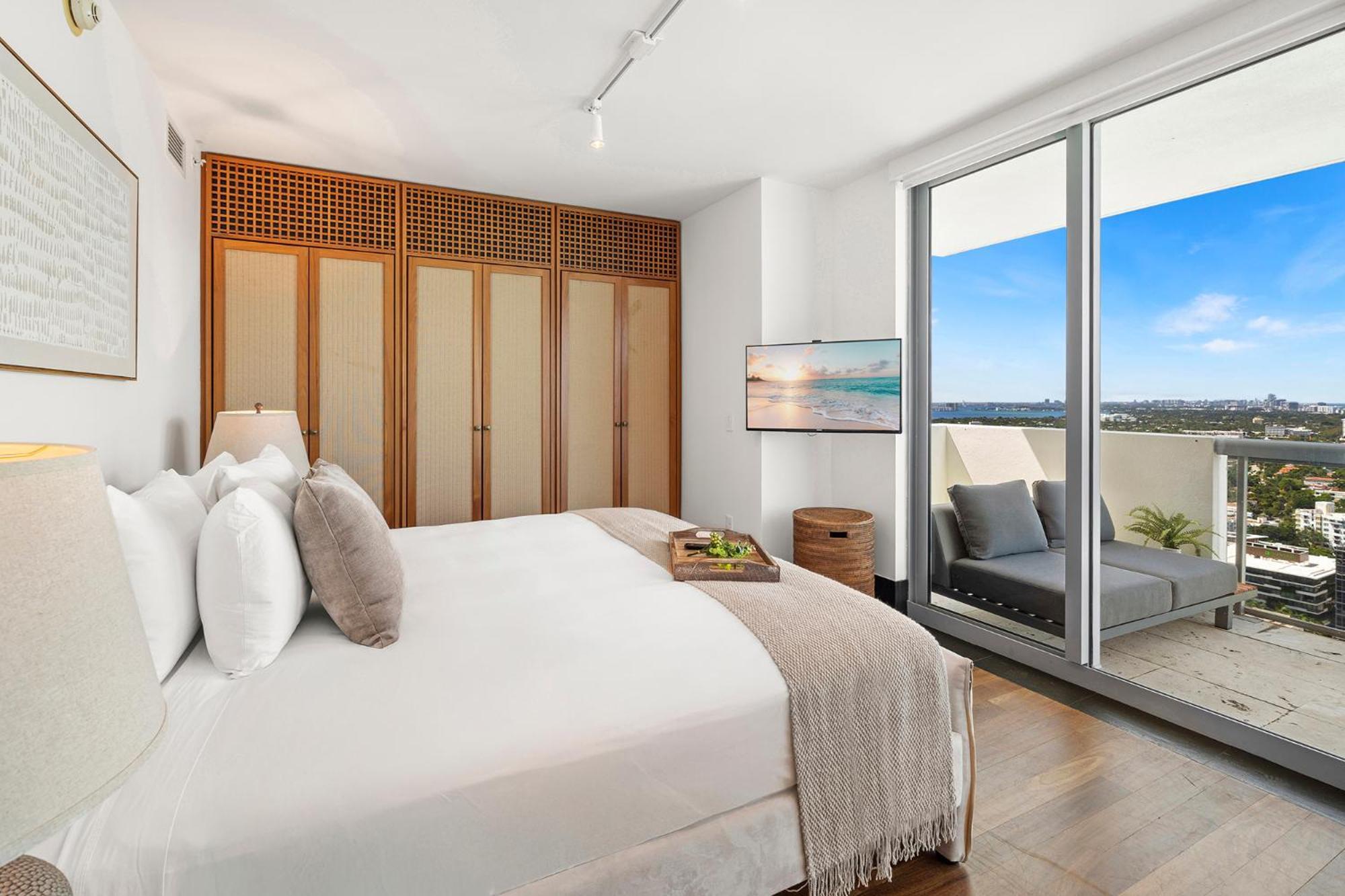 Three-Bedroom Apartment Sea View